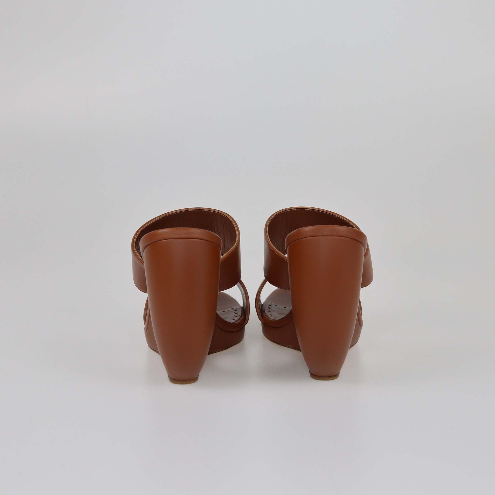 Manolo Blahnik Brown Welli Oscar Sculptural Mule Sandals Womens Manolo Blahnik