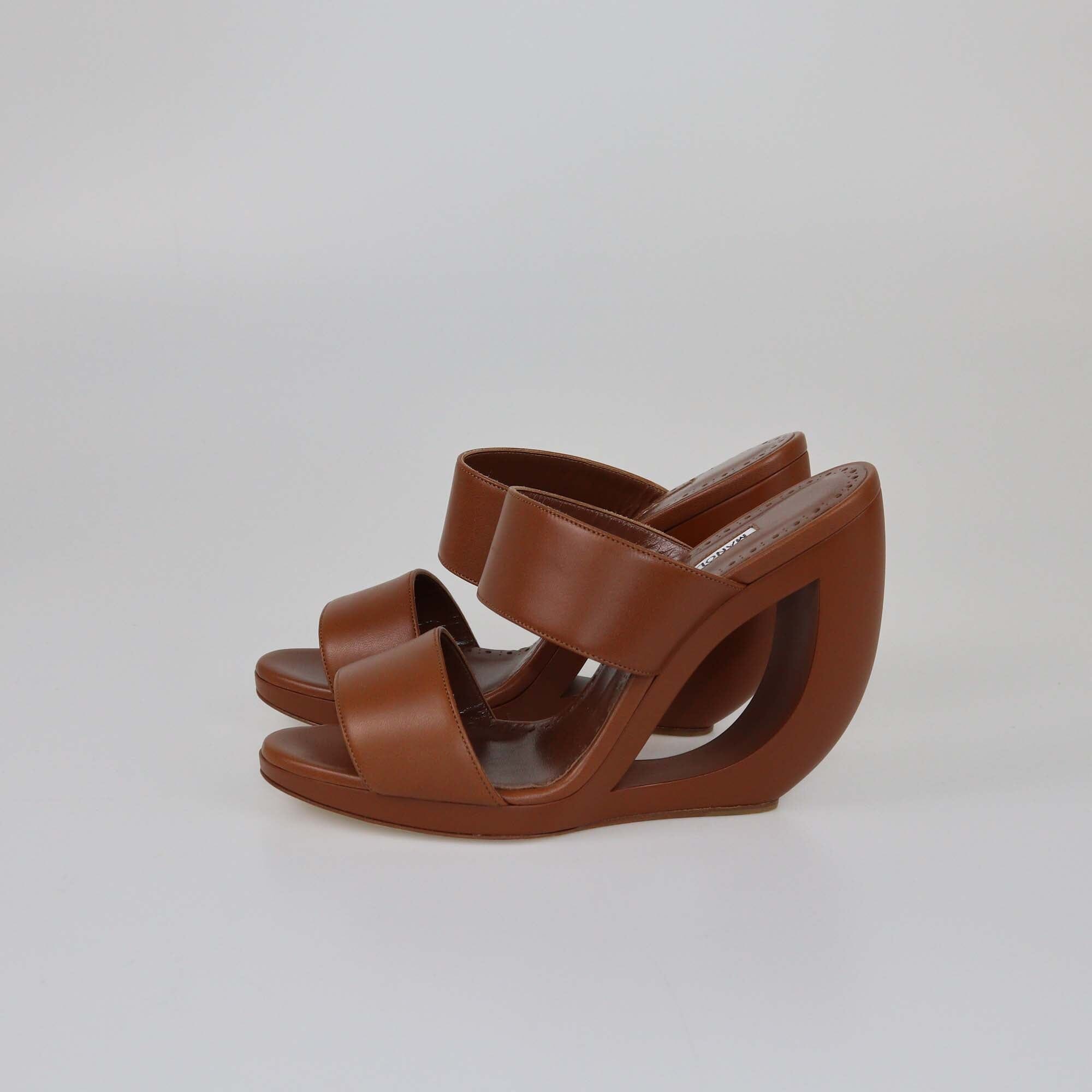 Manolo Blahnik Brown Welli Oscar Sculptural Mule Sandals Womens Manolo Blahnik