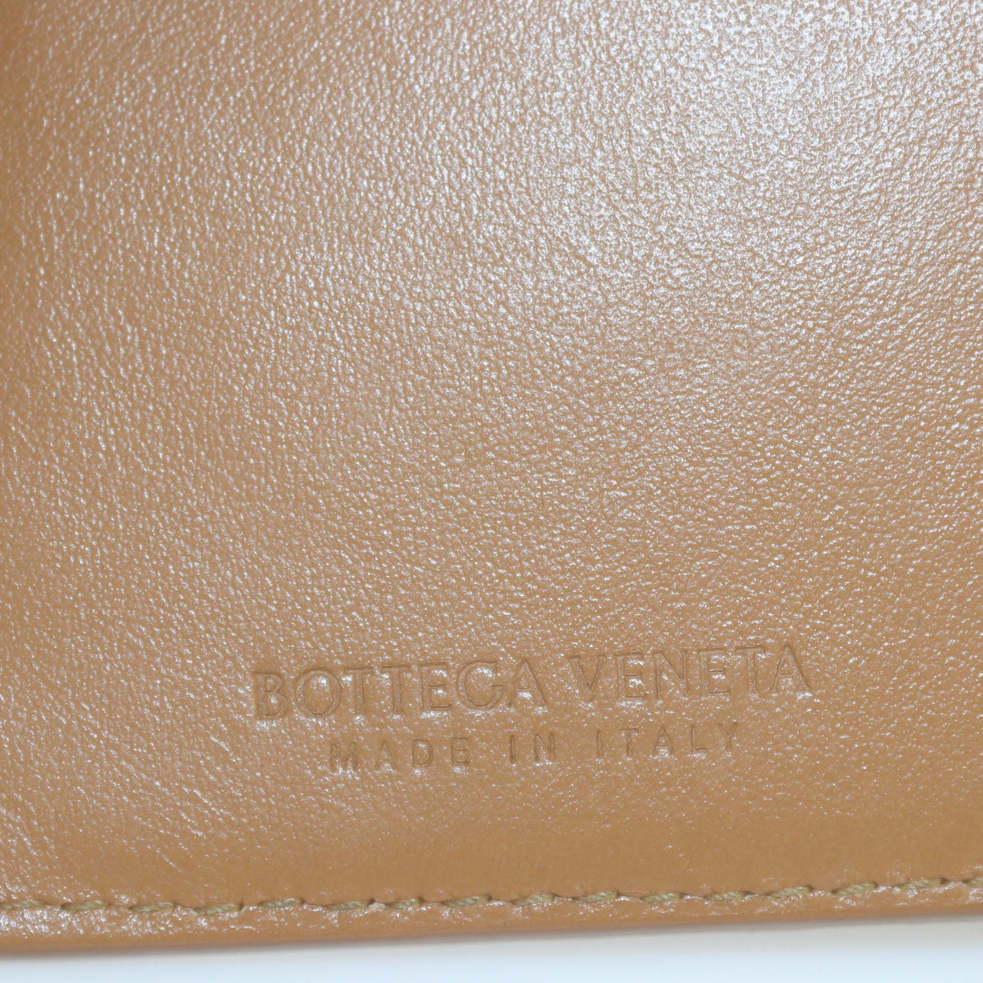 Bottega Veneta Beige Intrecciato Leather Zip Bifold Card Holder