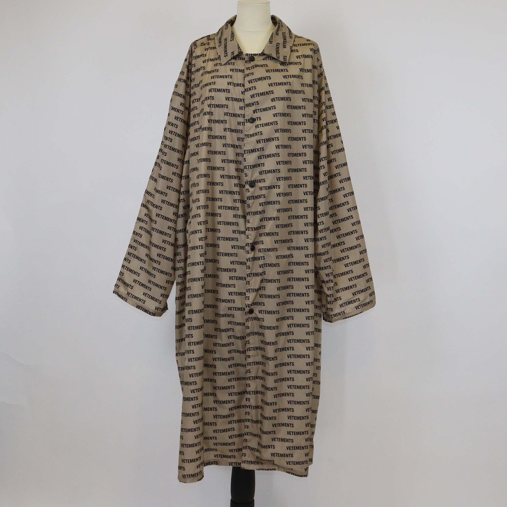 Vetements Beige Nylon Logo Print Long Sleeve Raincoat