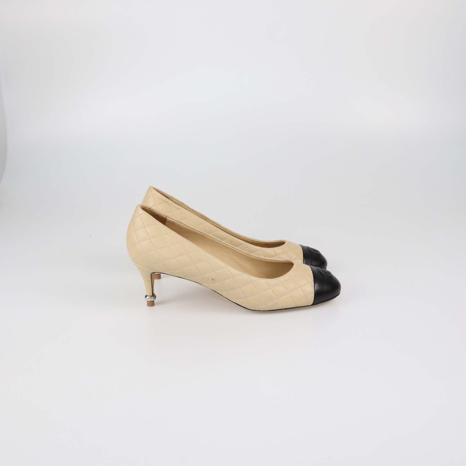 Chanel Beige/Black Quilted Leather CC Cap Toe Heel Pumps