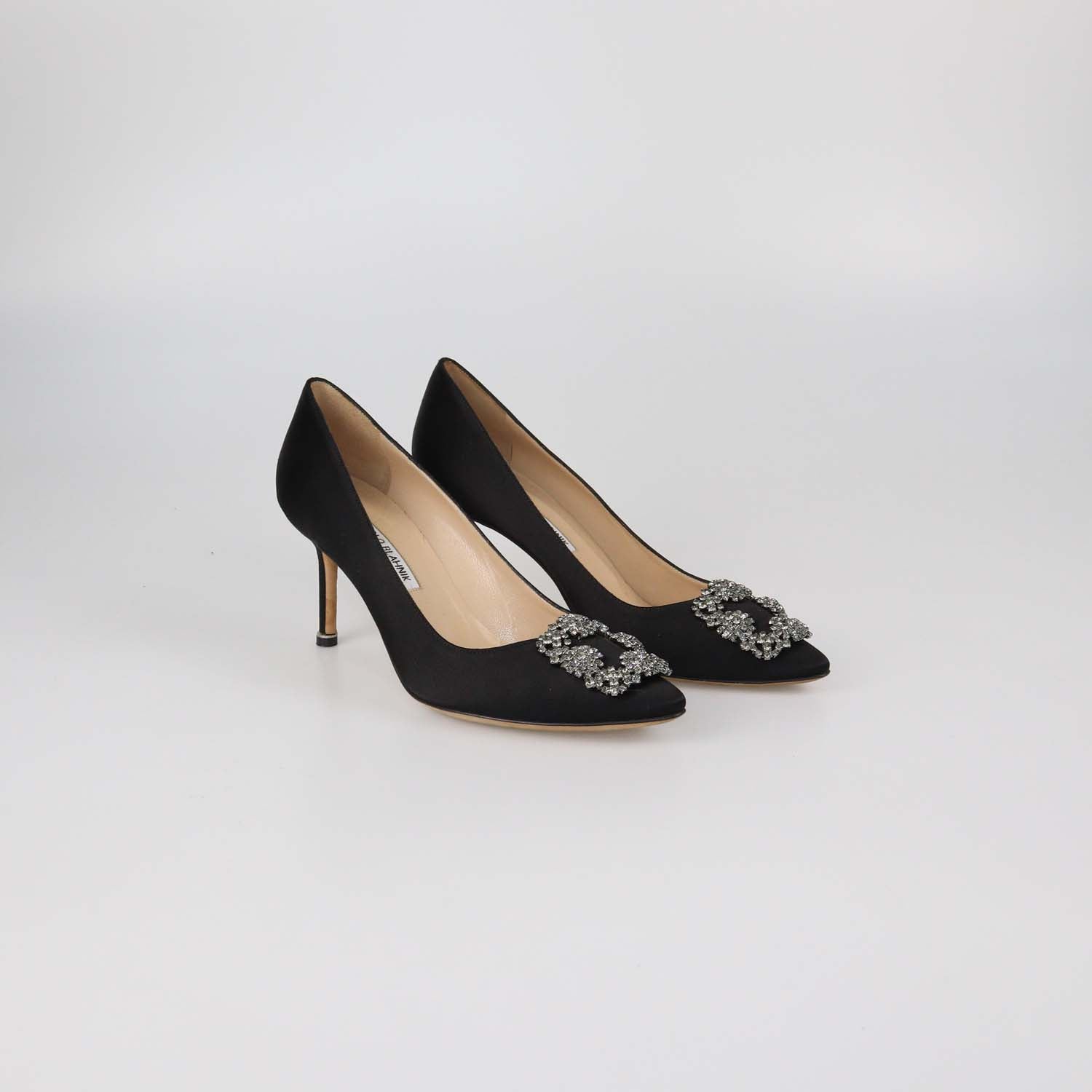 Manolo Blahnik Black Satin Hangisi Pumps