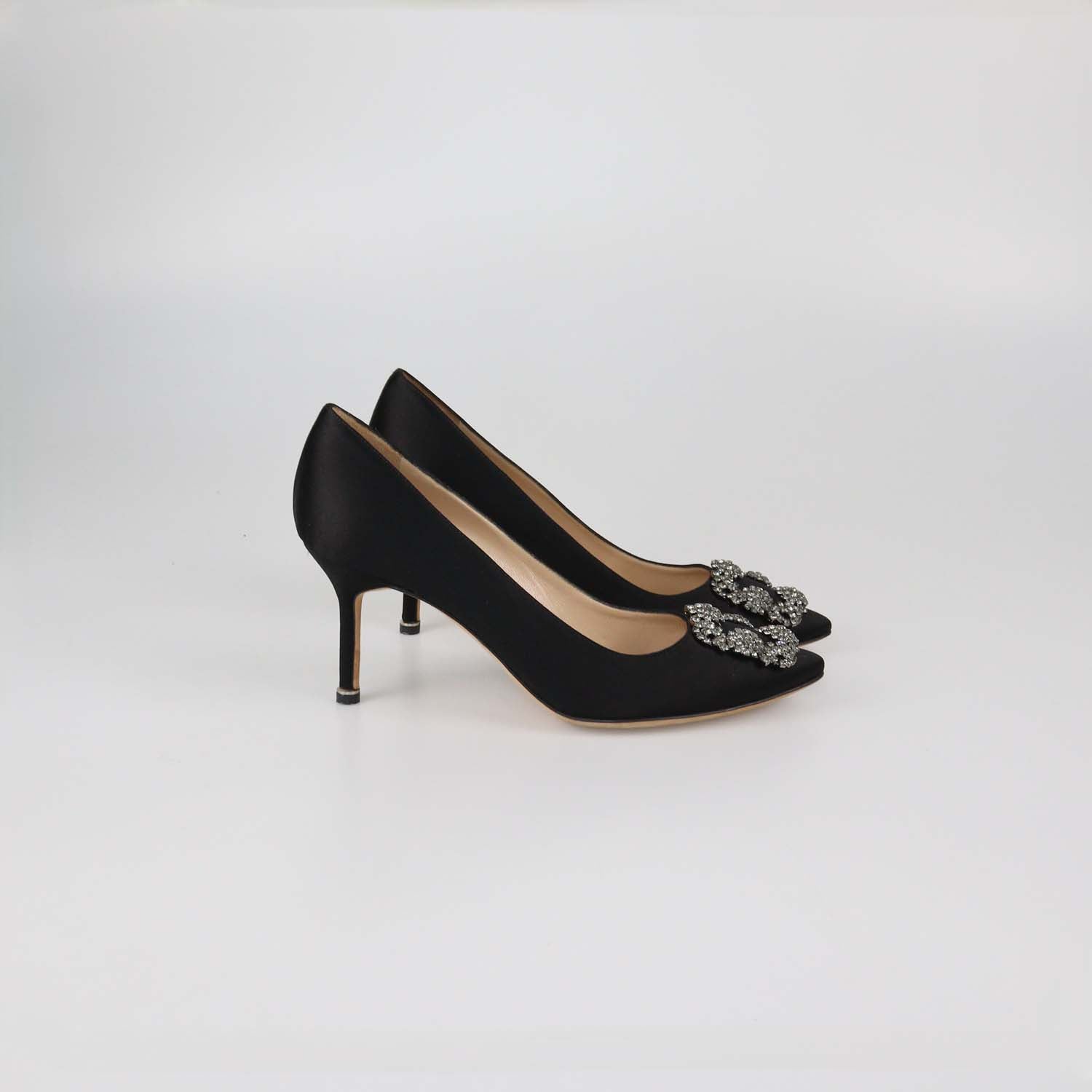 Manolo Blahnik Black Satin Hangisi Pumps