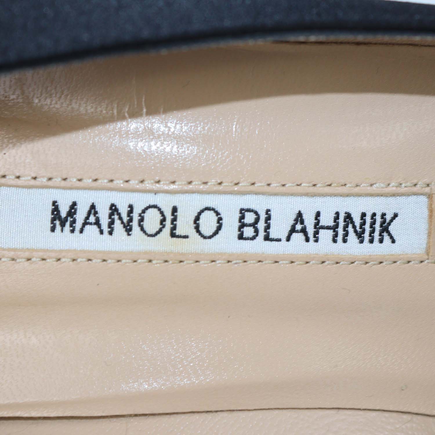 Manolo Blahnik Black Satin Hangisi Pumps