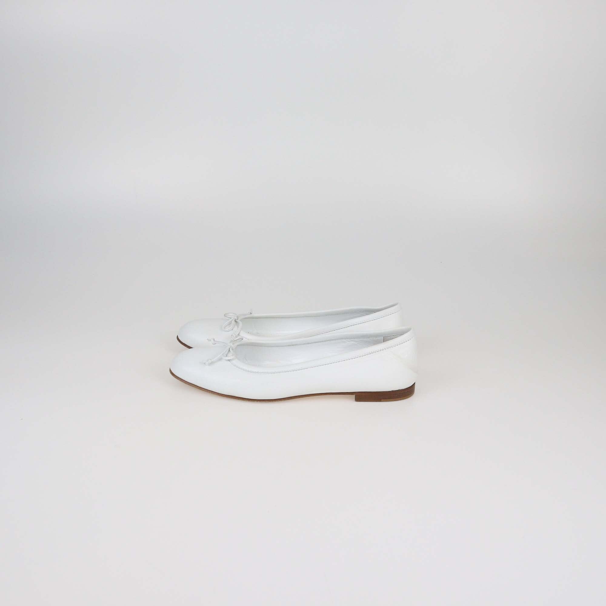 Manolo Blahnik White Veralli Bow Ballet Flats Womens Manolo Blahnik