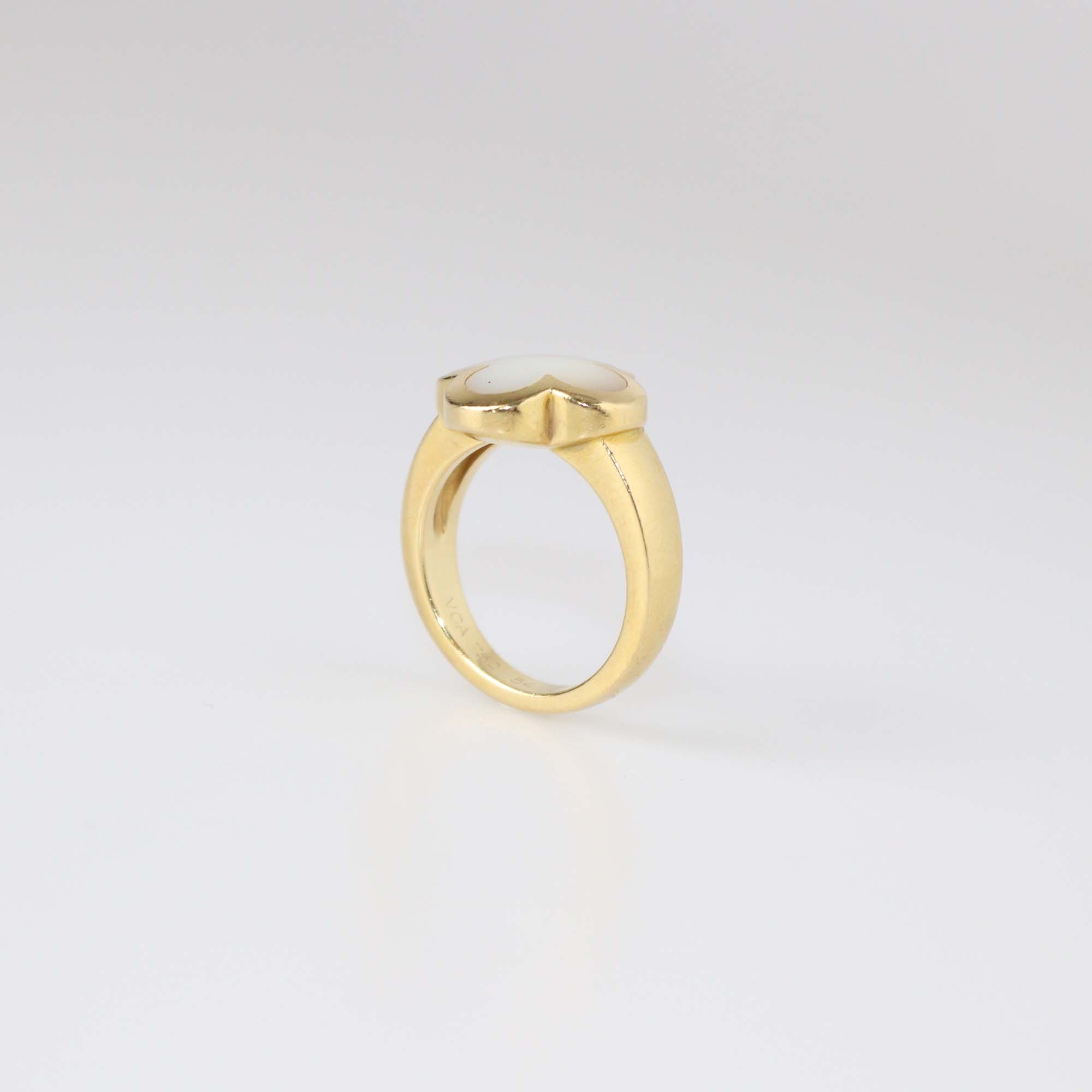 Van Cleef & Arpels 18K Yellow Gold Pure Alhambra Mother Of Pearl Ring Size 54