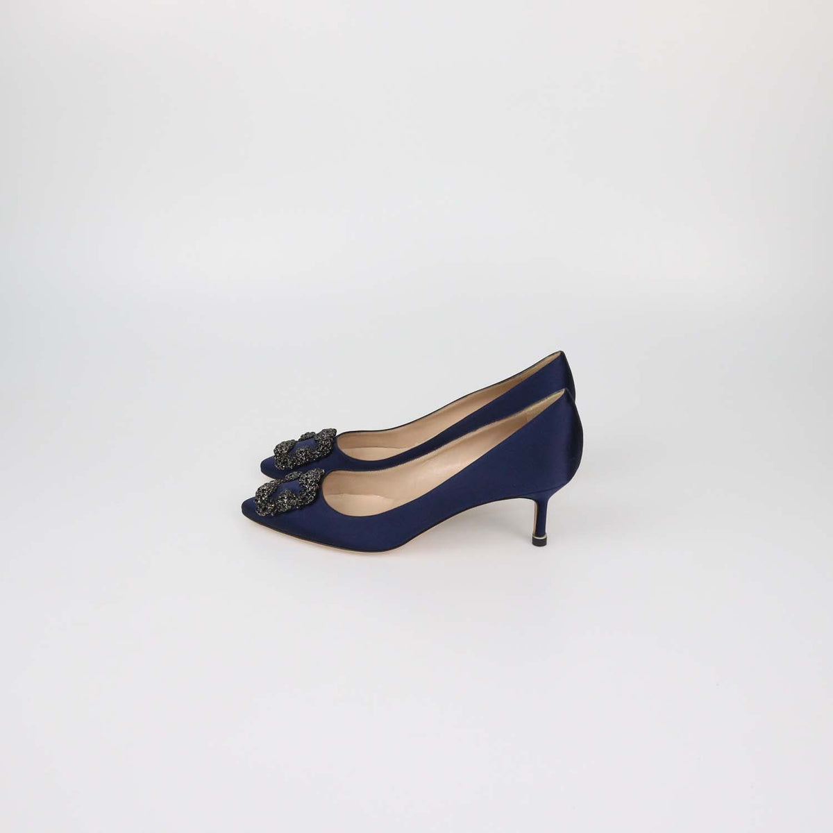 Manolo Blahnik Navy Blue Satin Hangisi Pumps