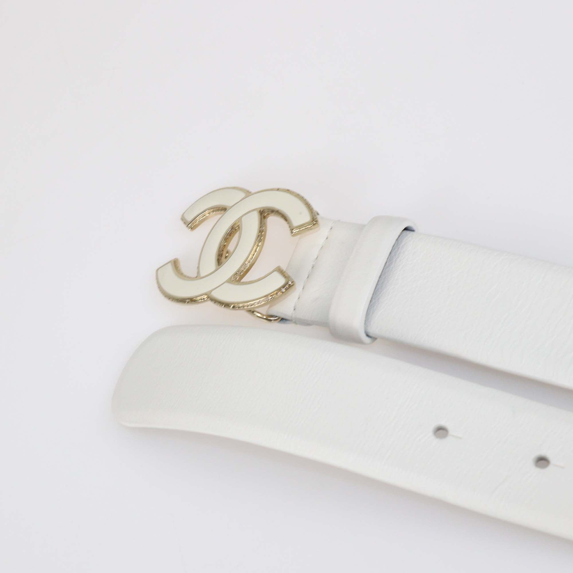 Chanel White Leather CC Enamel Buckle Belt