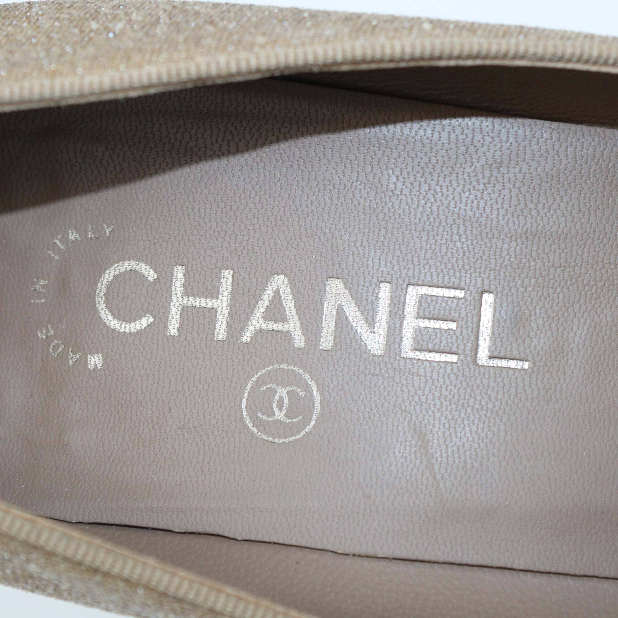 Chanel Beige/Black Textured Glitter Effect CC Cap Toe Pumps Womens Chanel