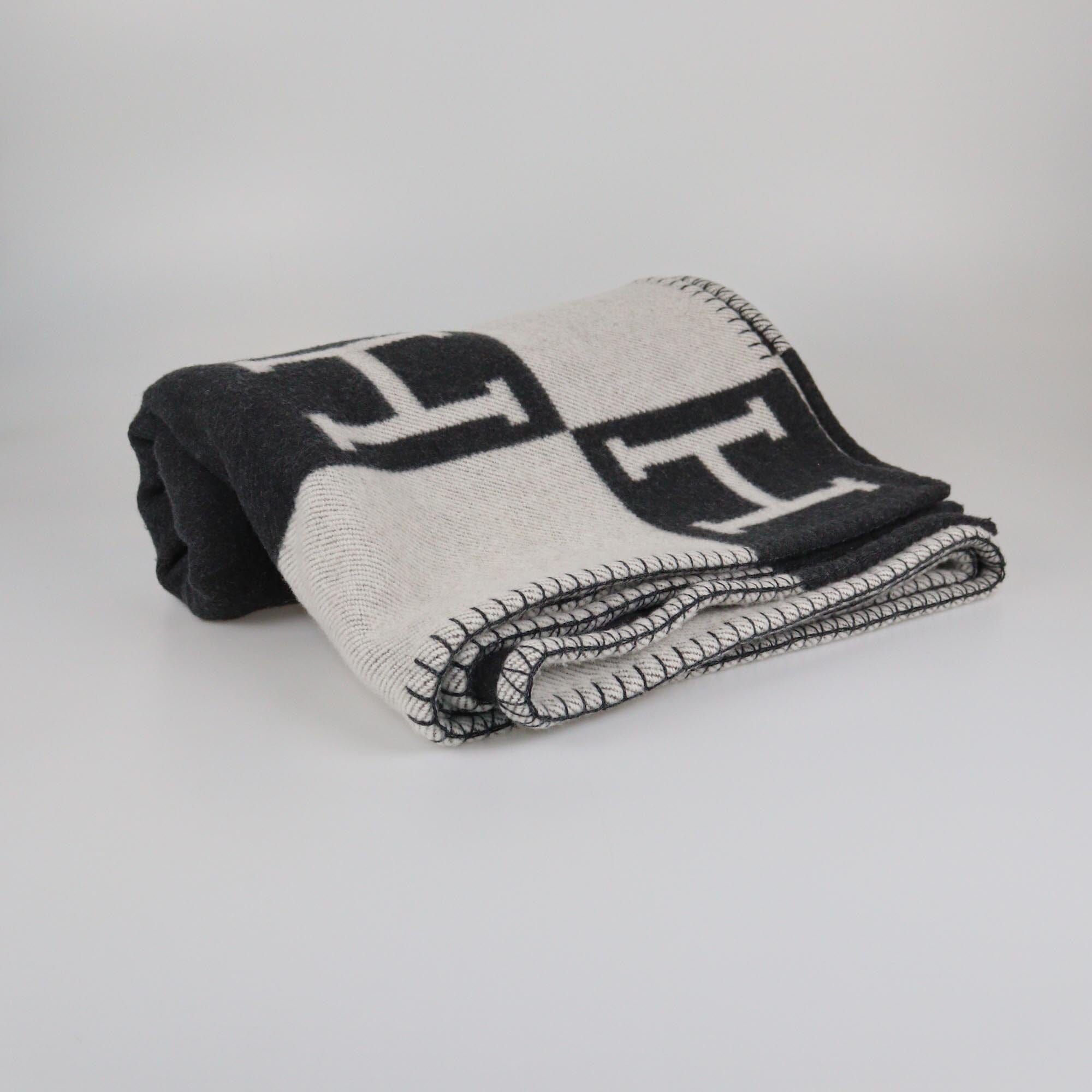 Hermes Ecru/Gris Fonce Avalon Throw Blanket Womens Hermes