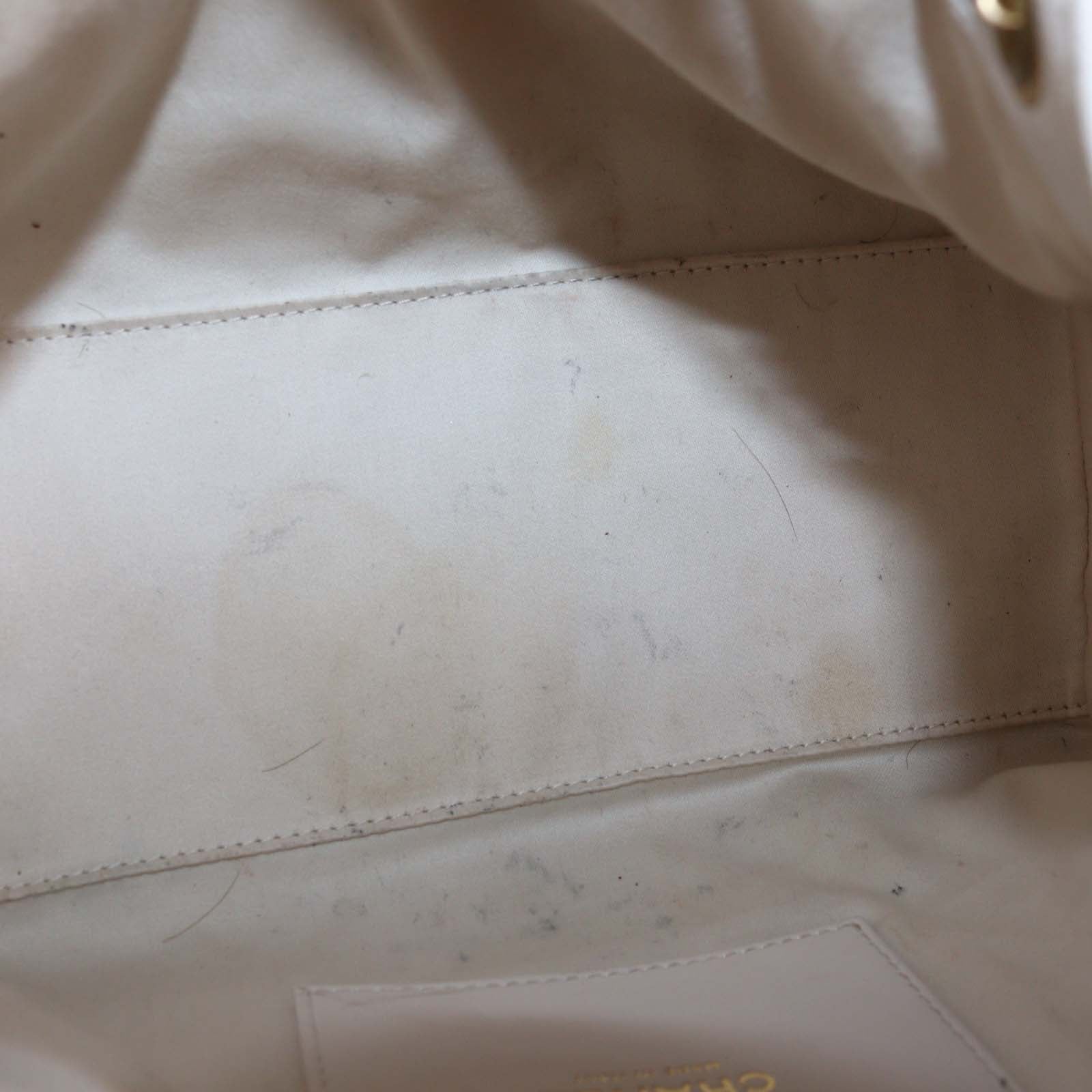 Chanel White Quilted Caviar Leather Small 25 Drawstring Hobo Bag