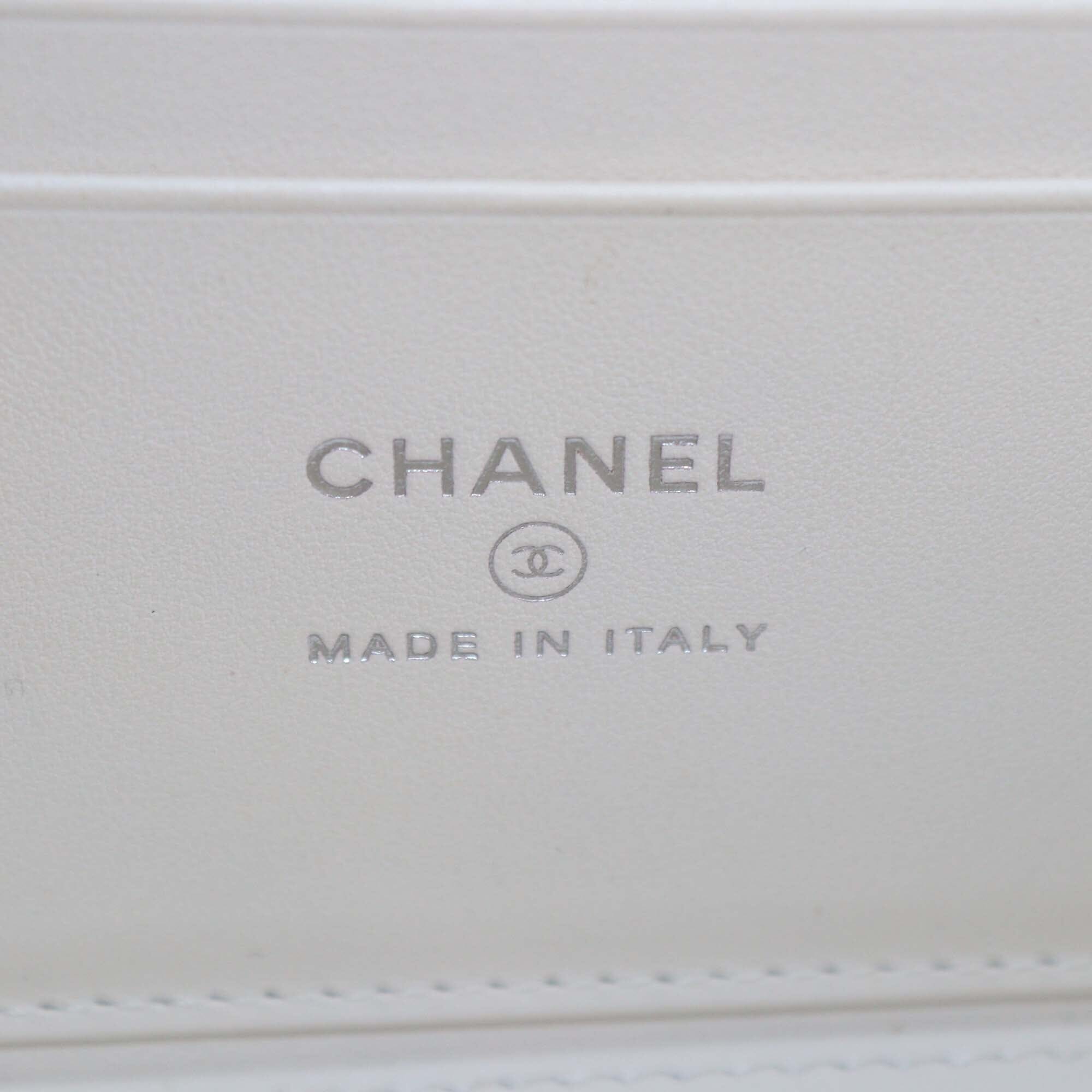 Chanel White Quilted Leather Pick Me Up Vanity Case Womens Chanel 