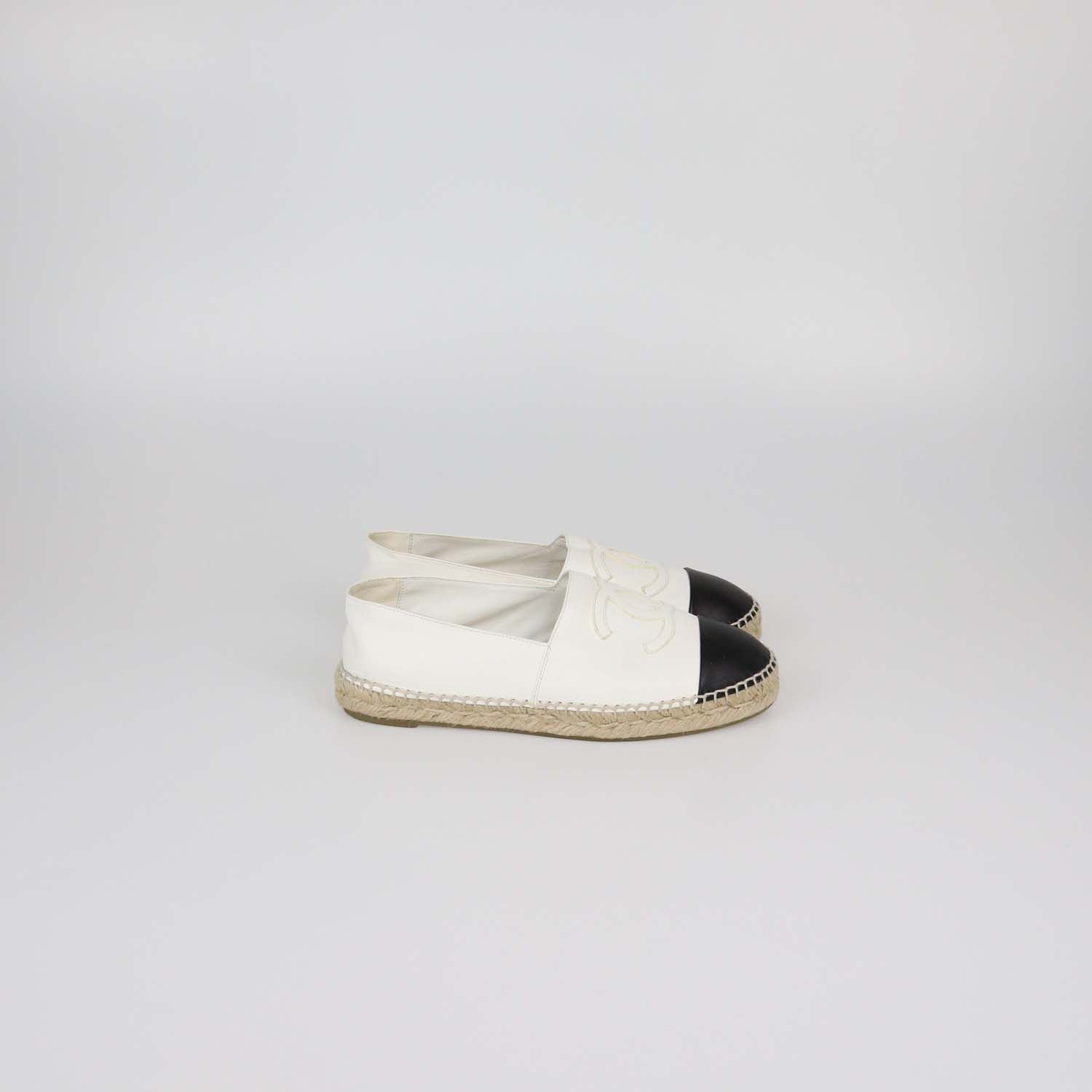 Chanel White/Black Leather CC Cap Toe Espadrille Flats