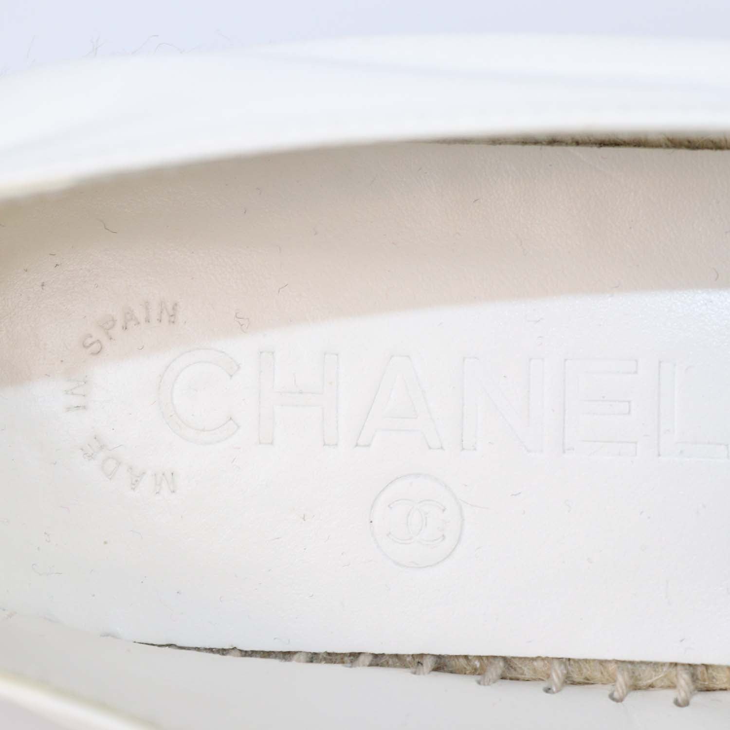 Chanel White/Black Leather CC Cap Toe Espadrille Flats