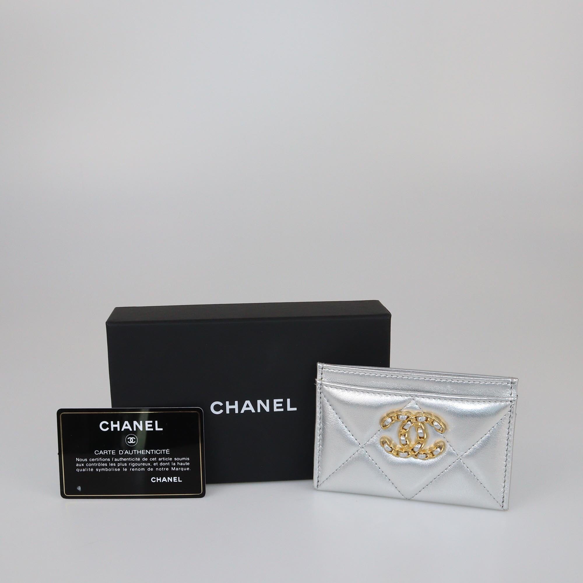Chanel Sliver Quilted CC Chain O-Card Holder Womens Chanel 