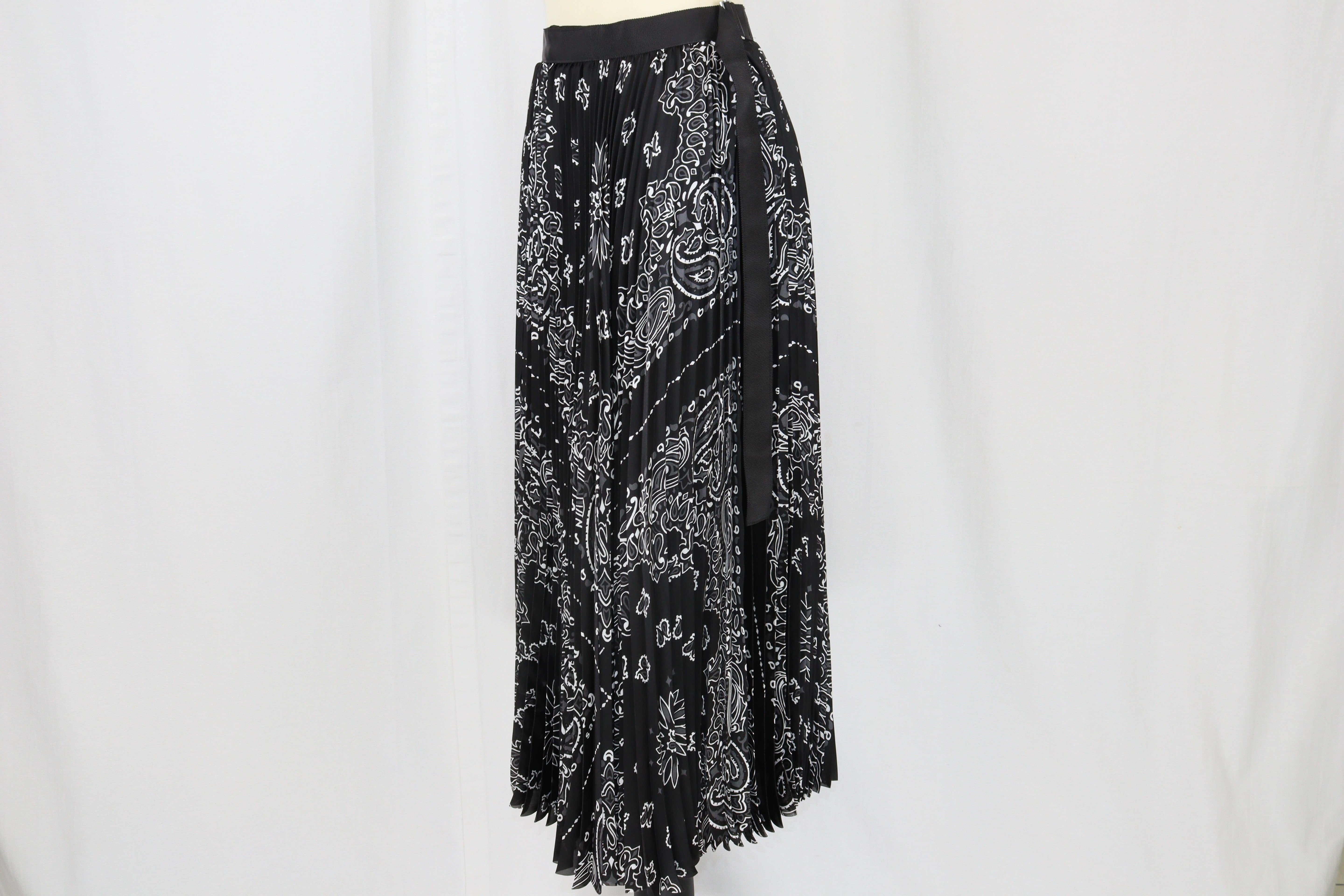 Black Print Bandana Pleated Midi Skirt Clothing Sacai 