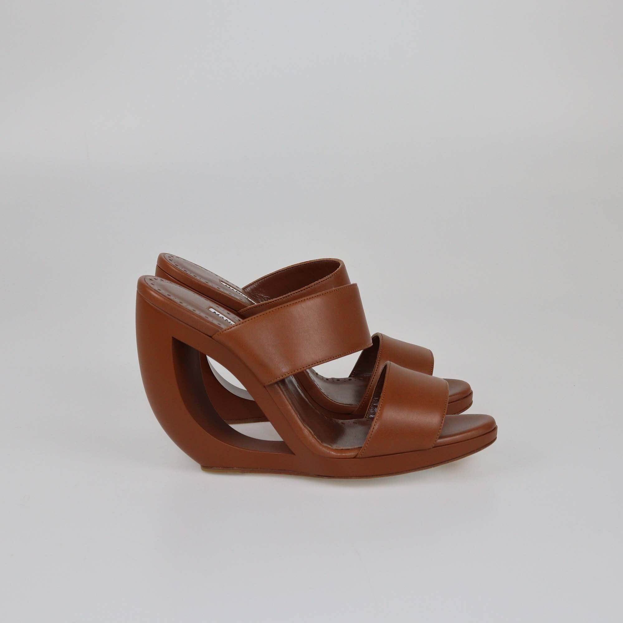 Manolo Blahnik Brown Welli Oscar Sculptural Mule Sandals Womens Manolo Blahnik 