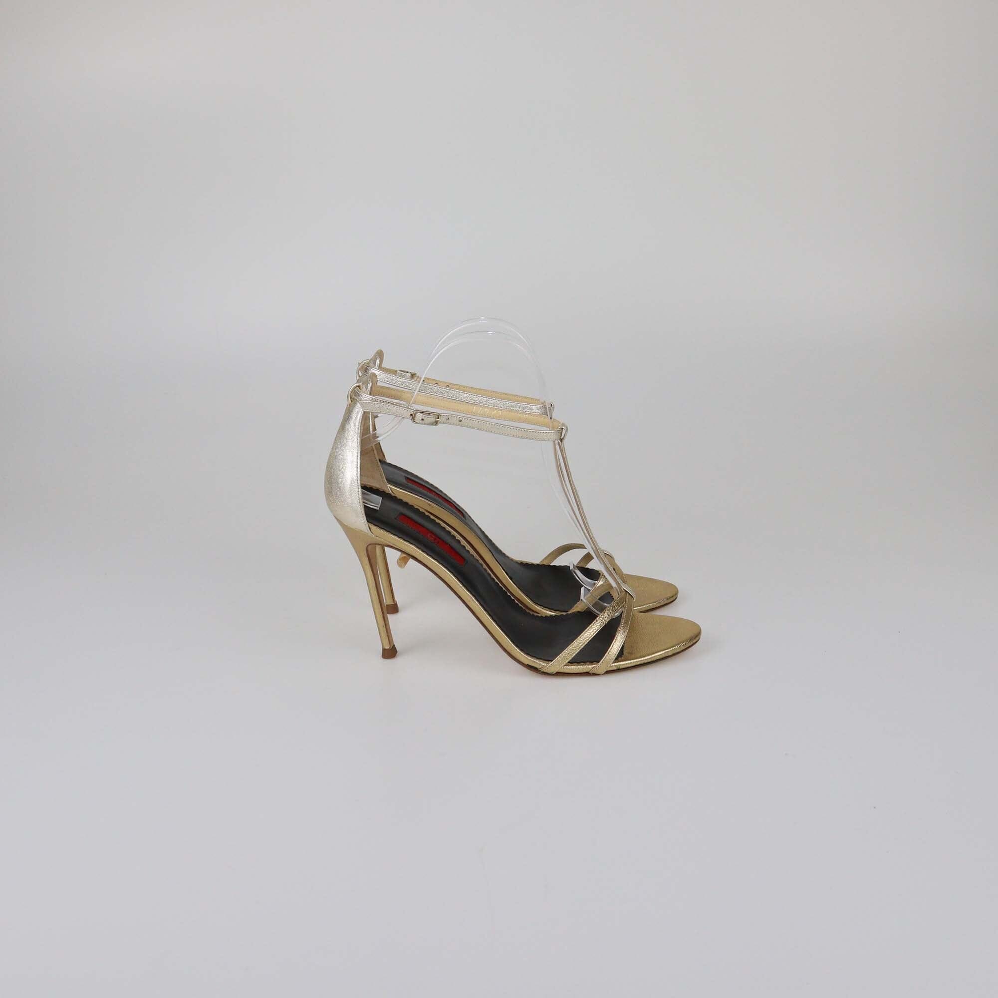 Carolina Herrera Gold T-Strap Sandals Womens Carolina Herrera 