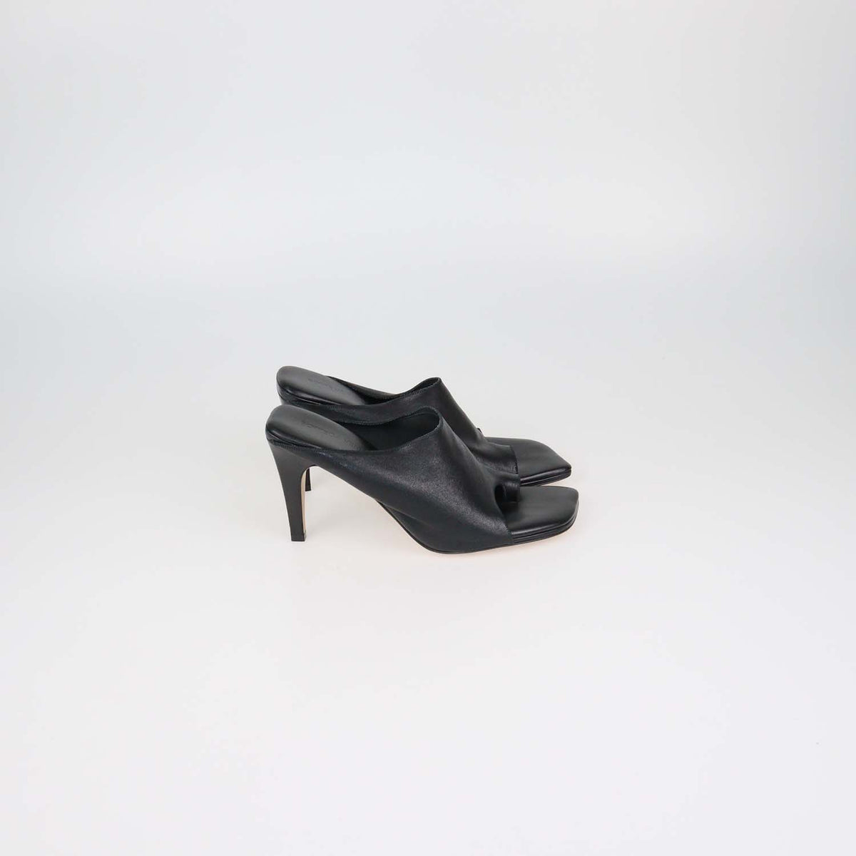 Bottega Veneta Black Leather Mules