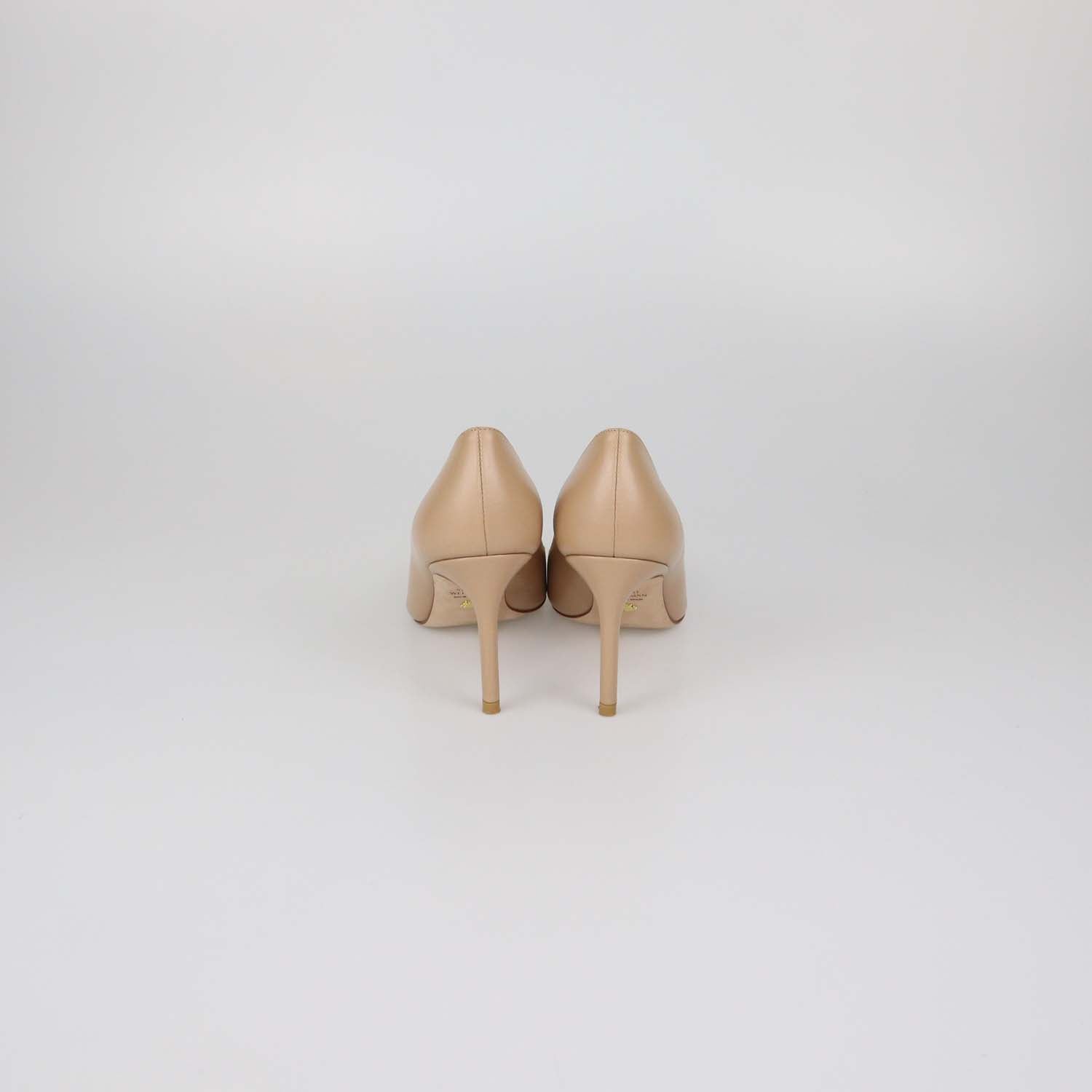 Stuart Weitzman Beige Leather Pointed Toe Pumps
