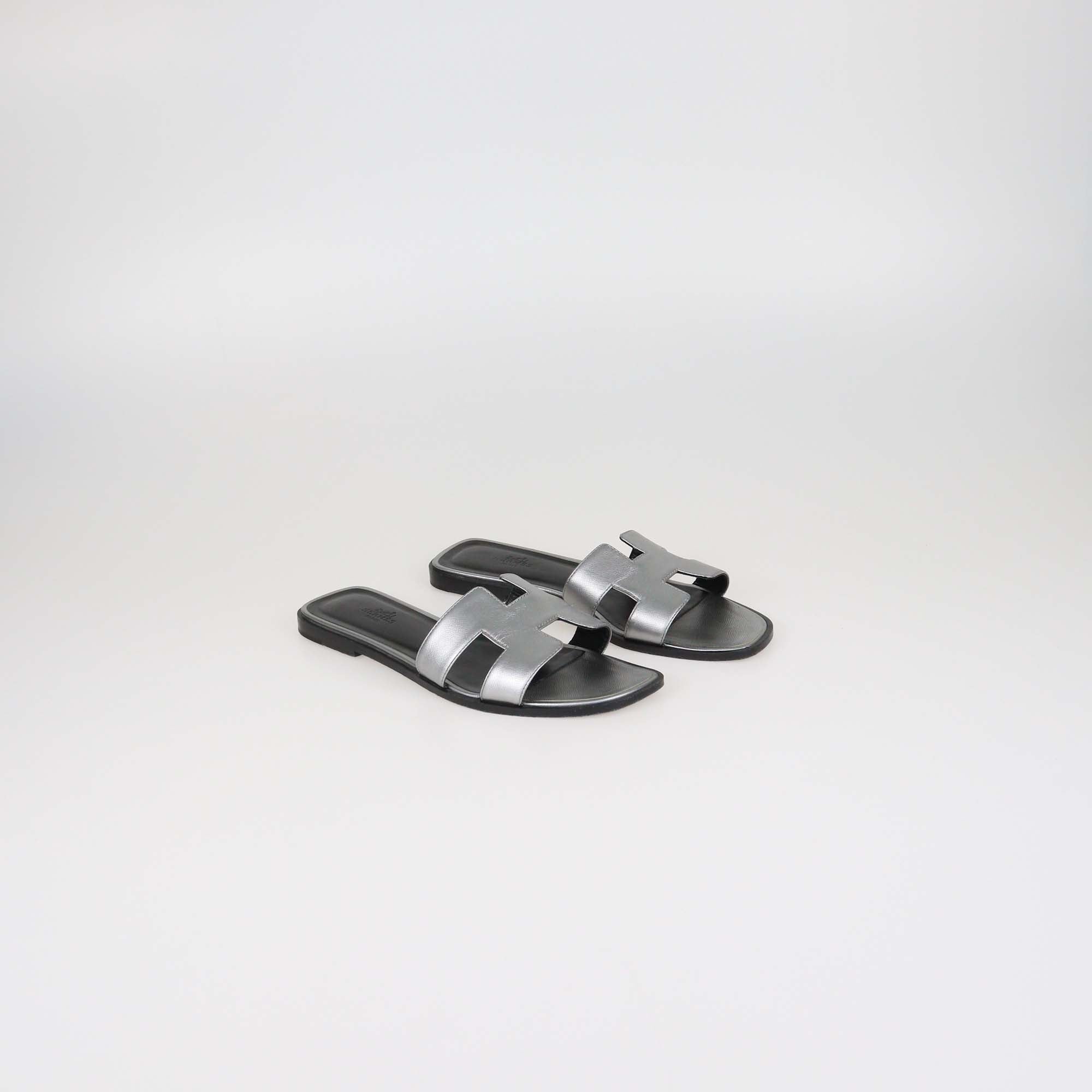 Hermes Gris Agente Leather Oran Flat Slide Sandals