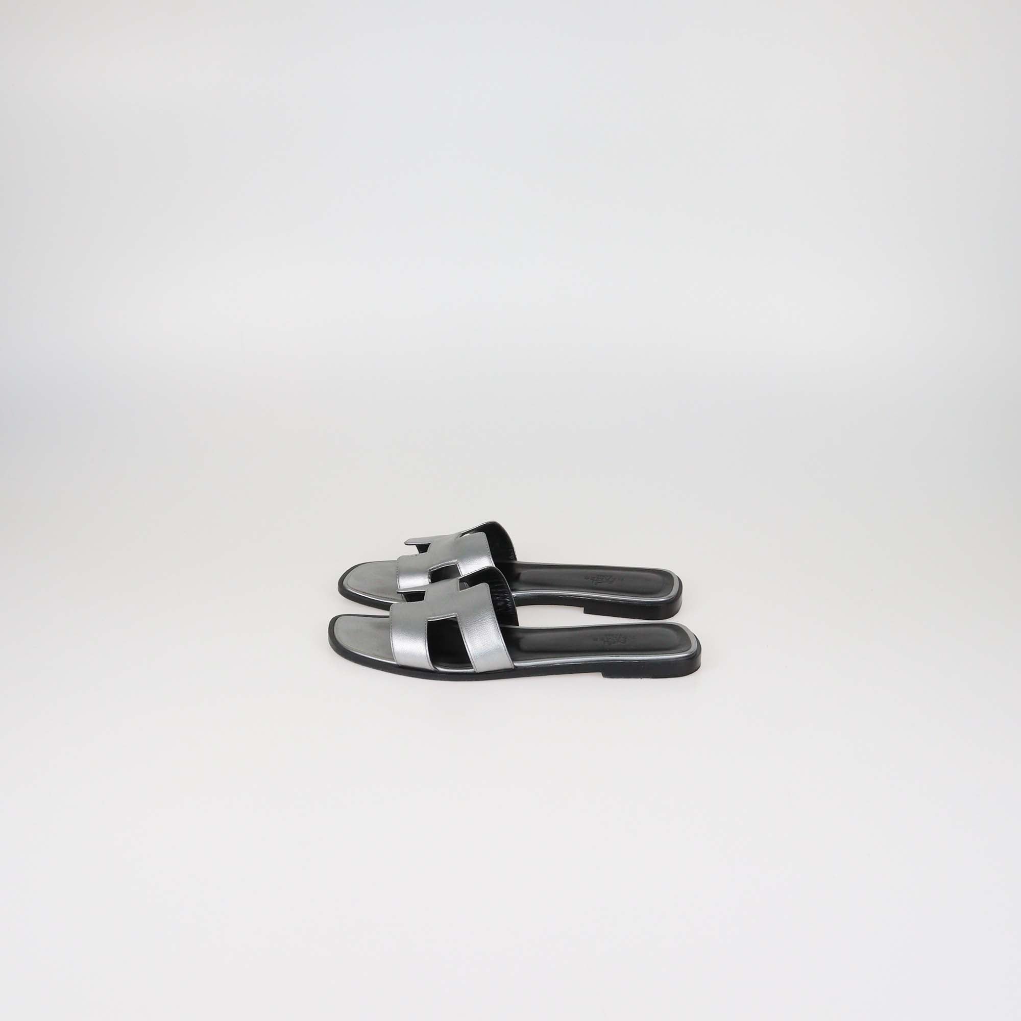 Hermes Gris Agente Leather Oran Flat Slide Sandals