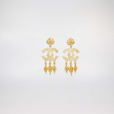 Chanel Gold Tone Metal Vintage CC Logo Filigree Fringe Dangle Clip On Earrings