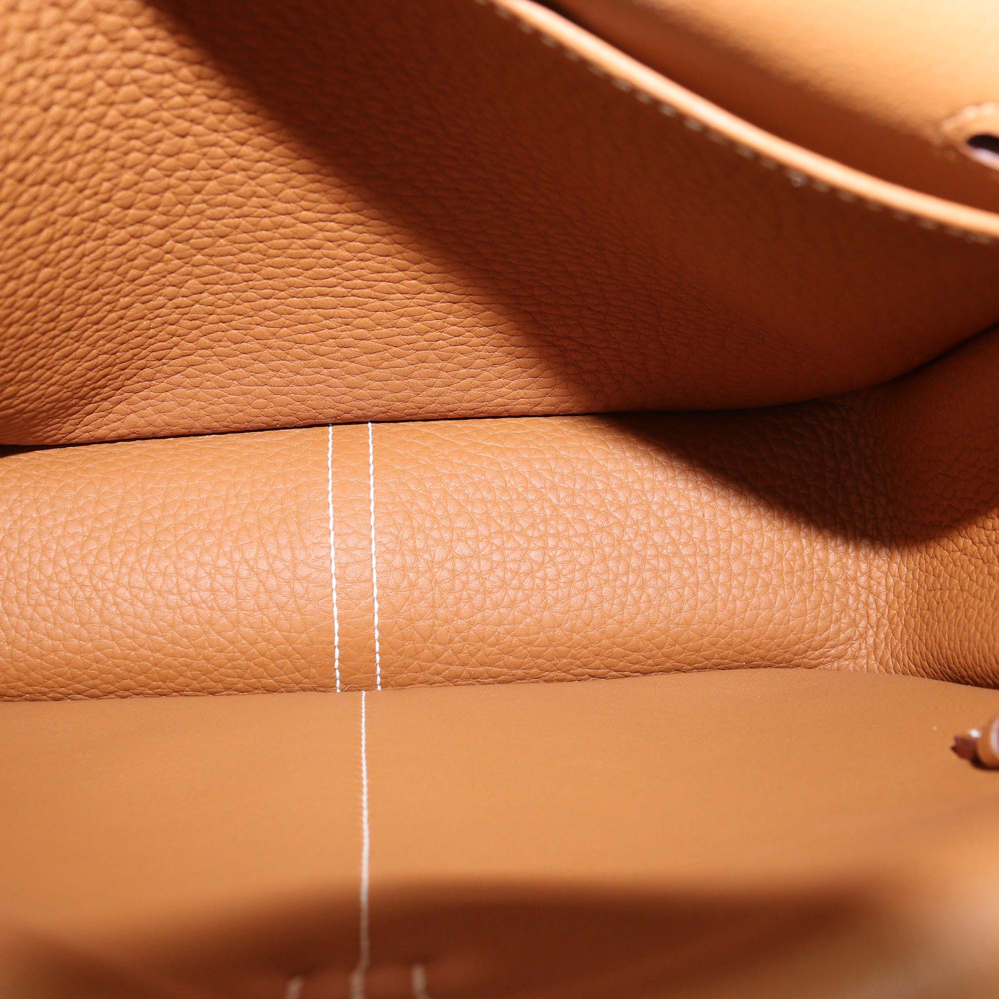 Hermès Gold Taurillon Clemence Leather Gold Hardware Halzan 25 Bag