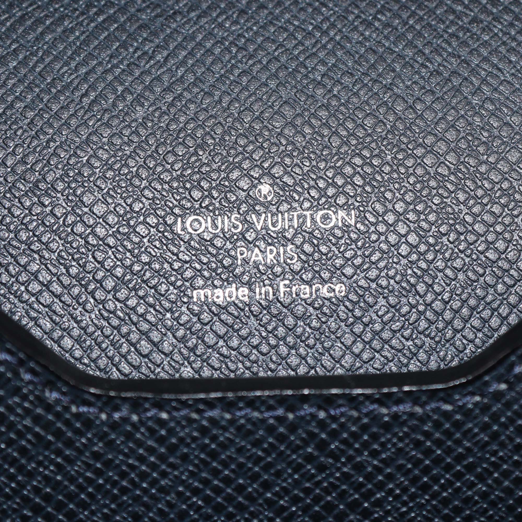 Louis Vuitton Black Taiga Neo Robusto 3 Briefcase Womens Louis Vuitton 