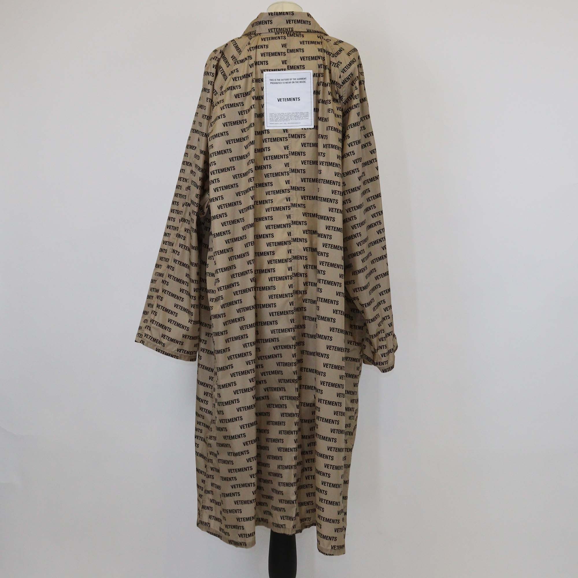 Vetements Beige Nylon Logo Print Long Sleeve Raincoat