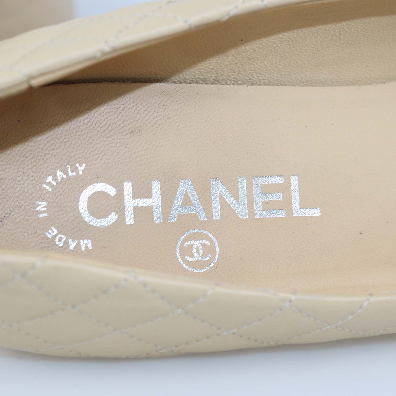 Chanel Beige/Black Quilted Leather CC Cap Toe Heel Pumps