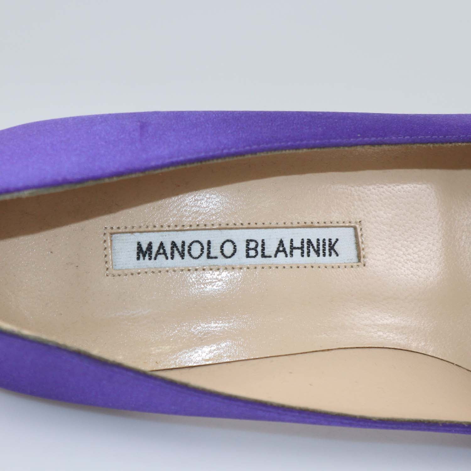 Manolo Blahnik Purple Satin Hangisi Pumps