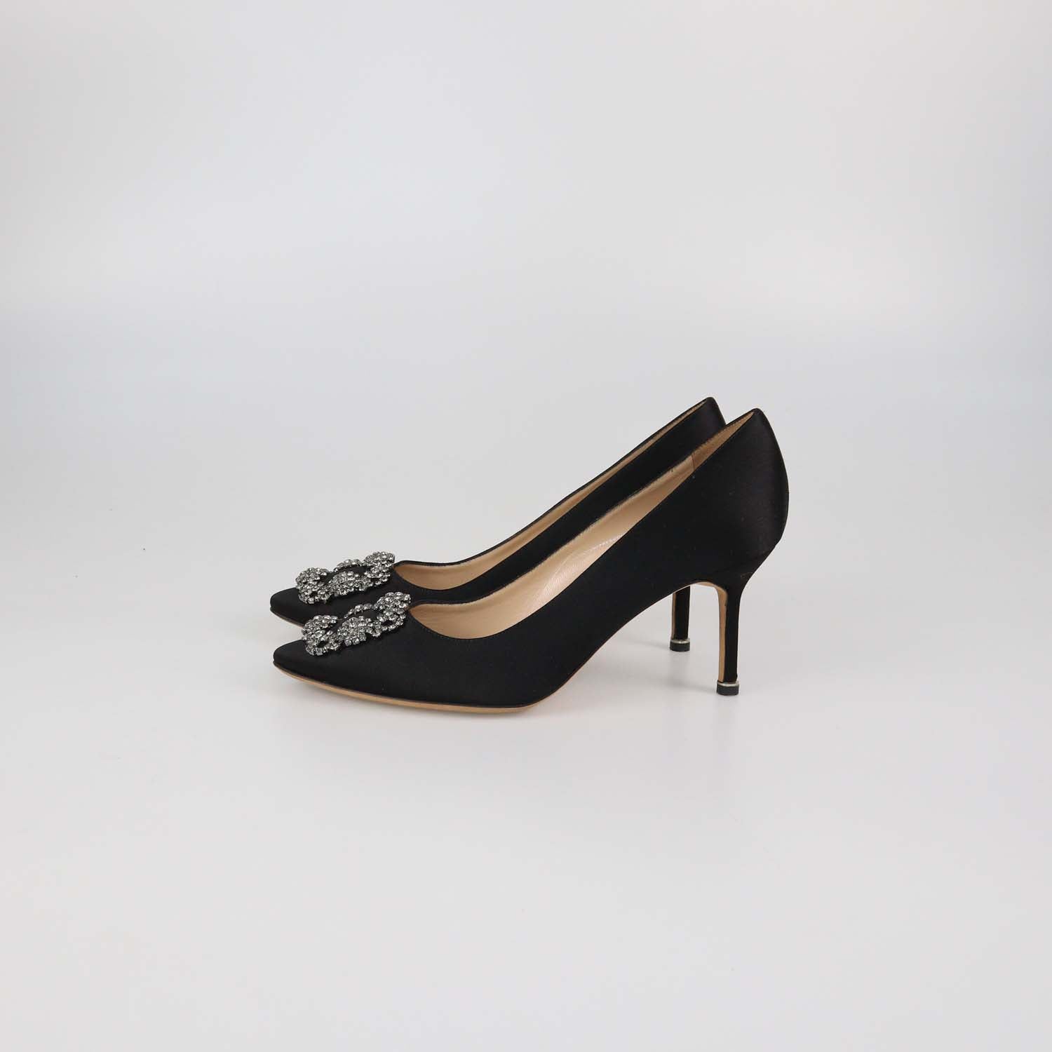 Manolo Blahnik Black Satin Hangisi Pumps