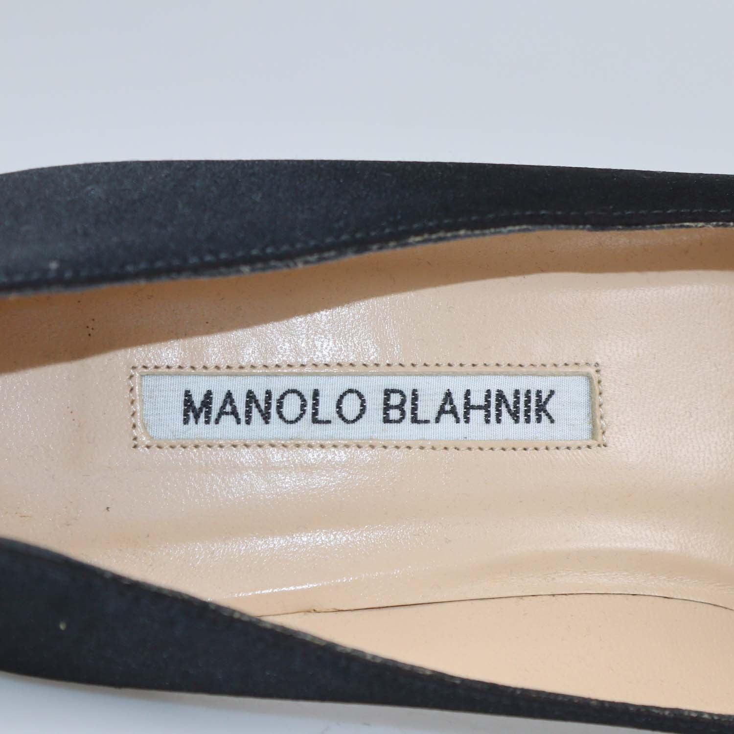 Manolo Blahnik Black Satin Hangisi Pumps
