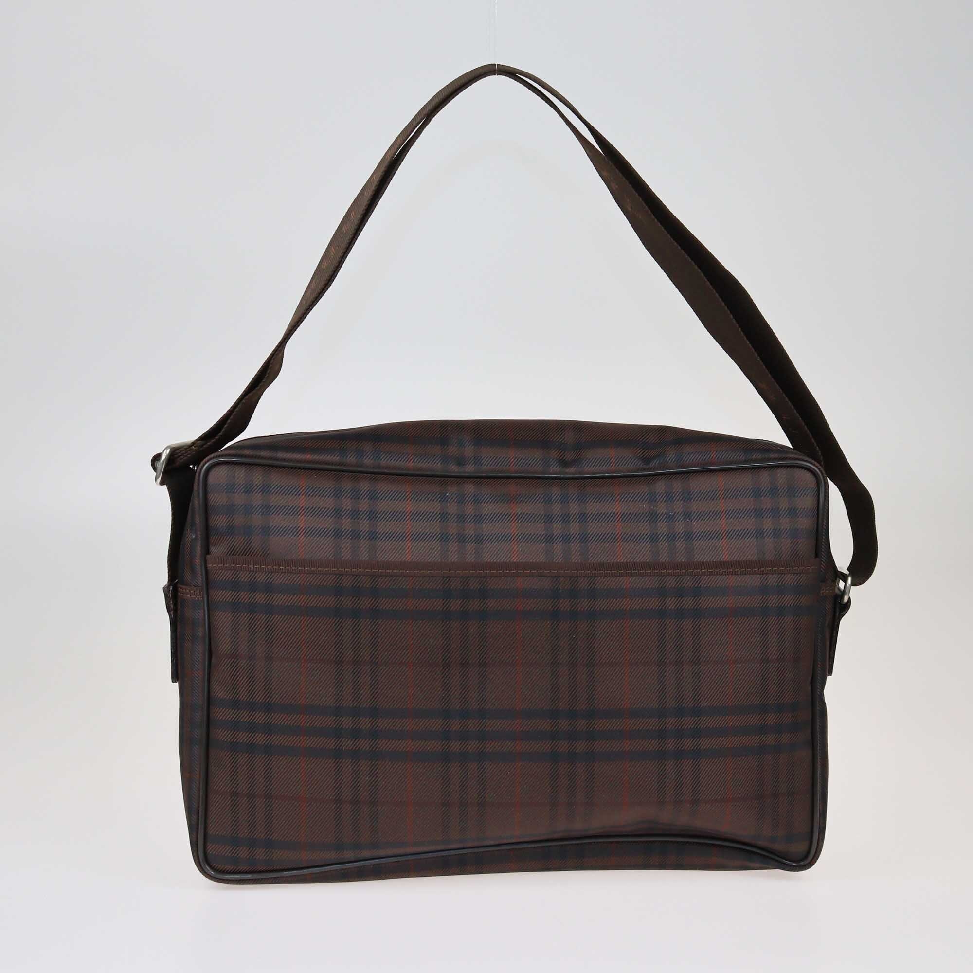 Burberry mens messenger shops bag