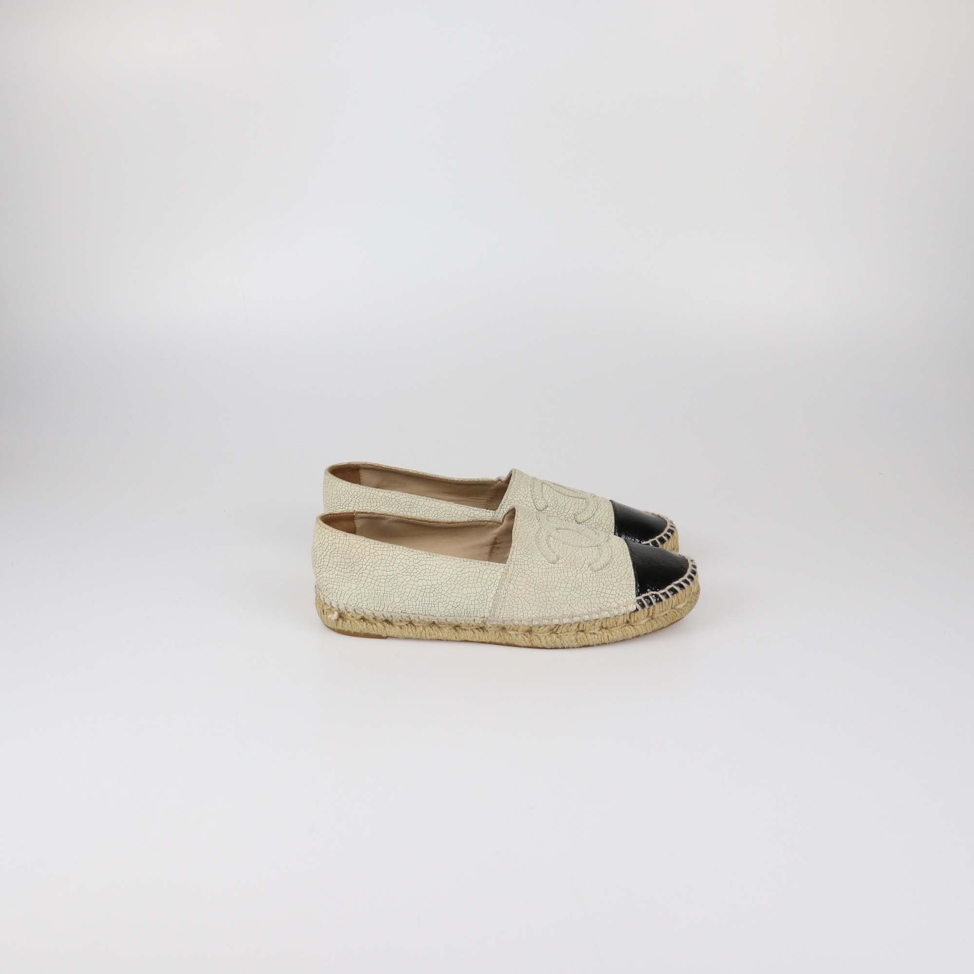 Chanel Light Beige/Black Crackled Effect Leather and Patent Leather Espadrilles Cap Toe Flats