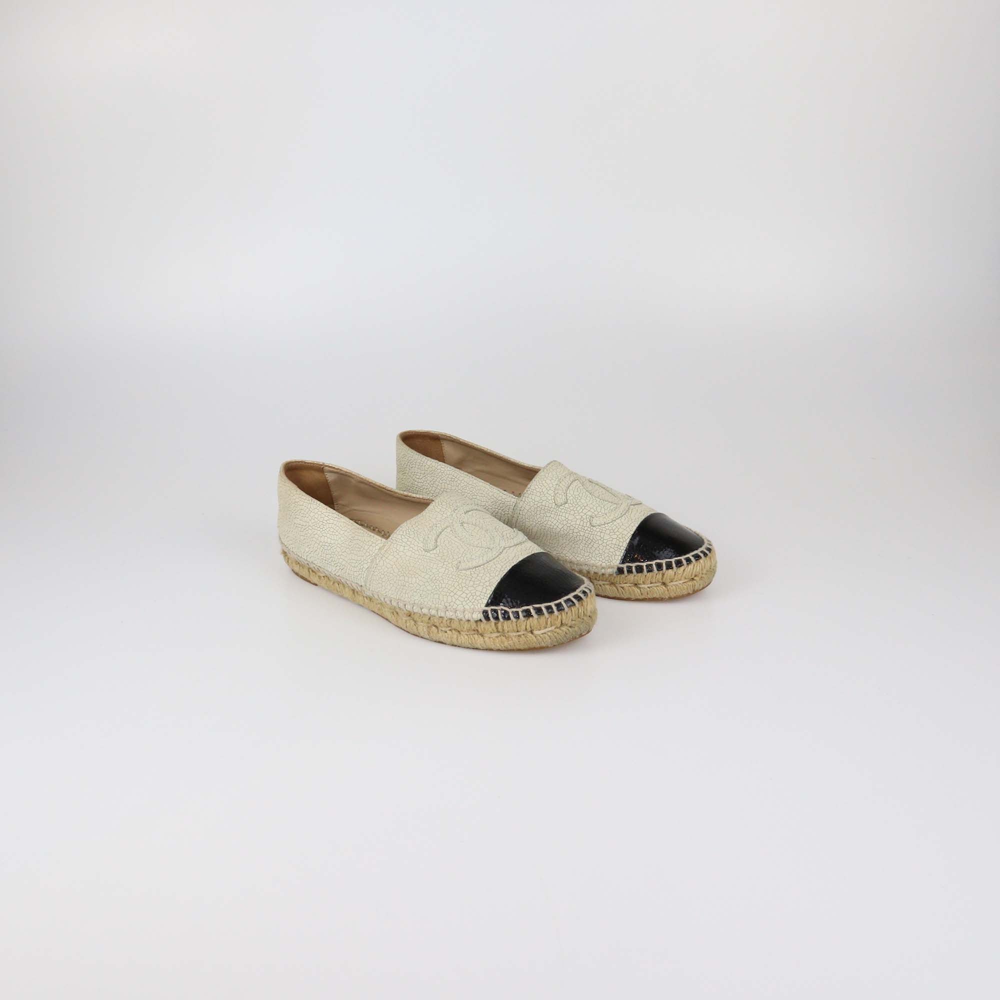Chanel Light Beige/Black Crackled Effect Leather and Patent Leather Espadrilles Cap Toe Flats