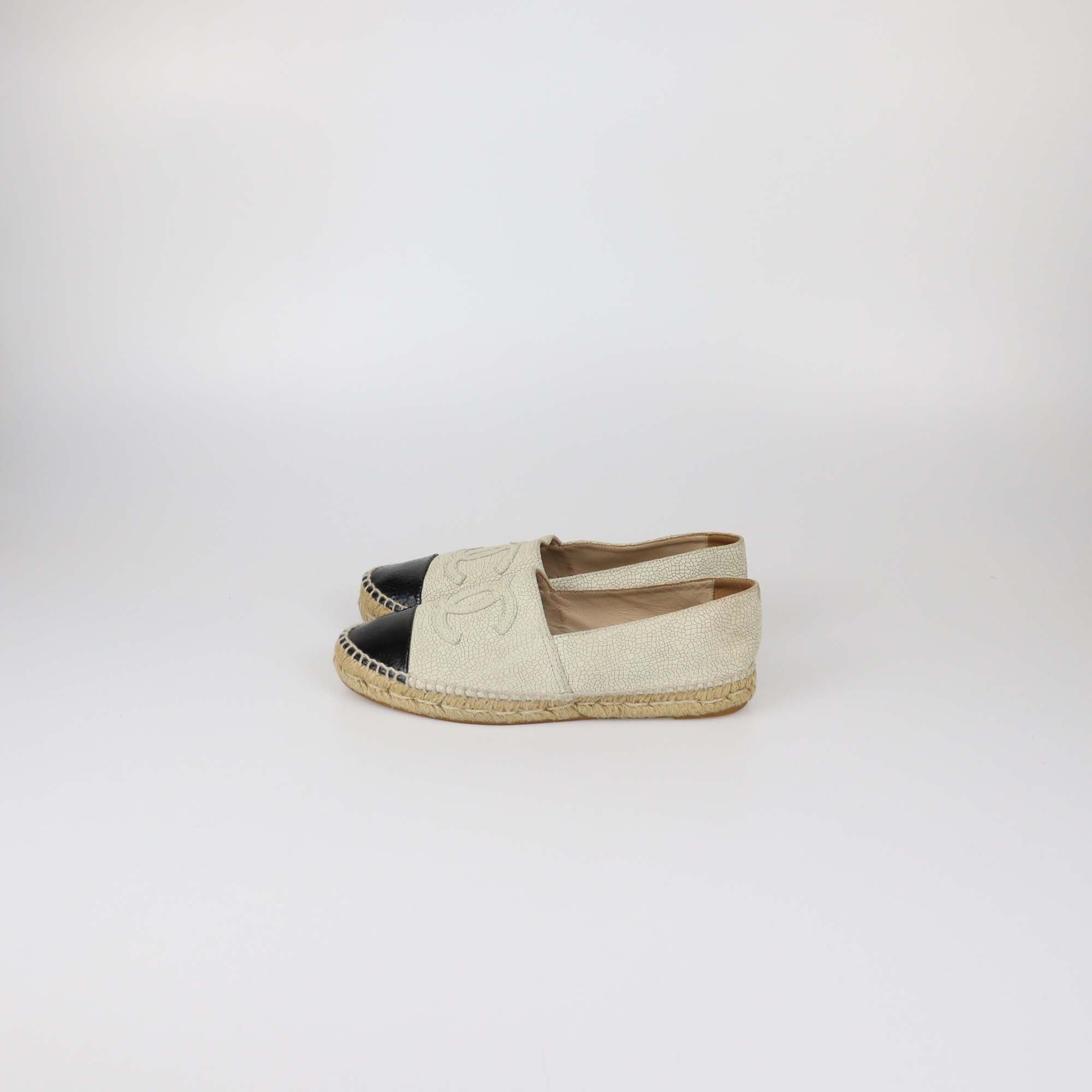 Chanel Light Beige/Black Crackled Effect Leather and Patent Leather Espadrilles Cap Toe Flats