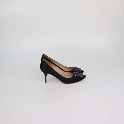Manolo Blahnik Black Satin Hangisi Pumps