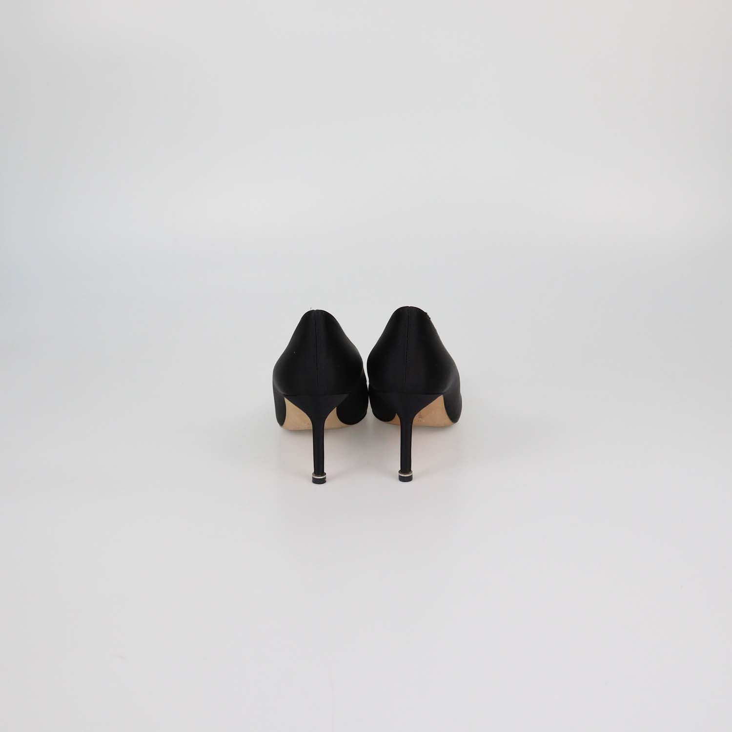 Manolo Blahnik Black Satin Hangisi Pumps