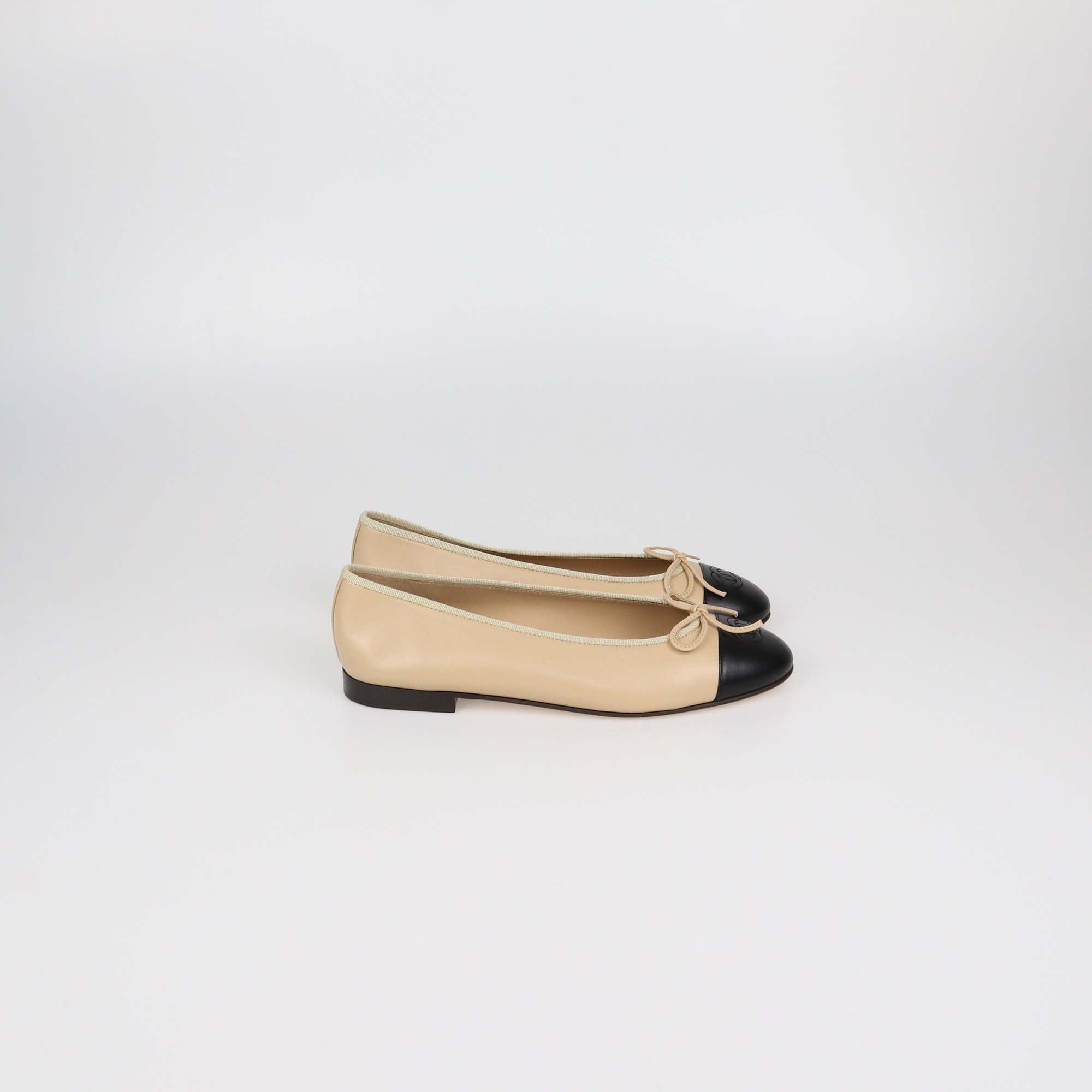 Chanel Beige/Black Leather Bow CC Cap Toe Flats