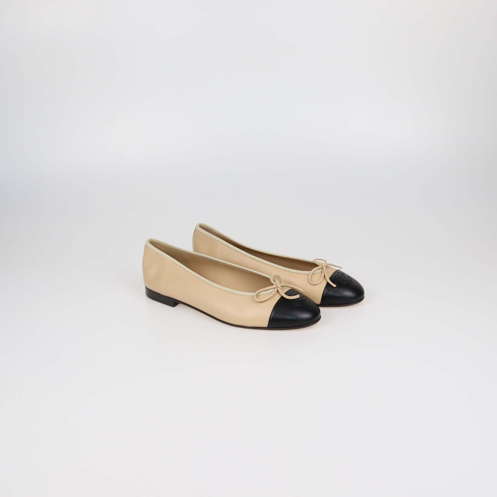 Chanel Beige/Black Leather Bow CC Cap Toe Flats