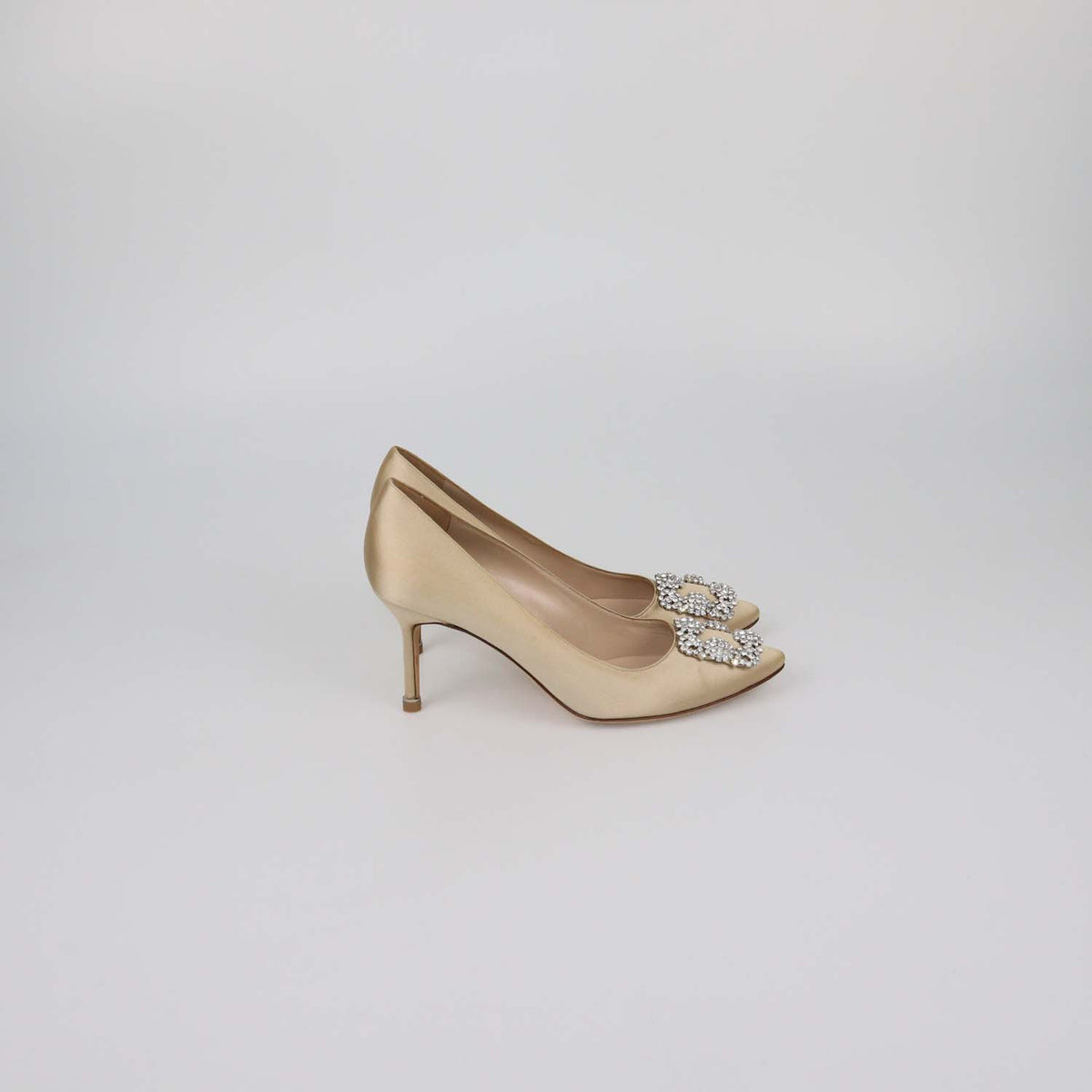Manolo Blahnik Beige Satin Hangisi Pumps