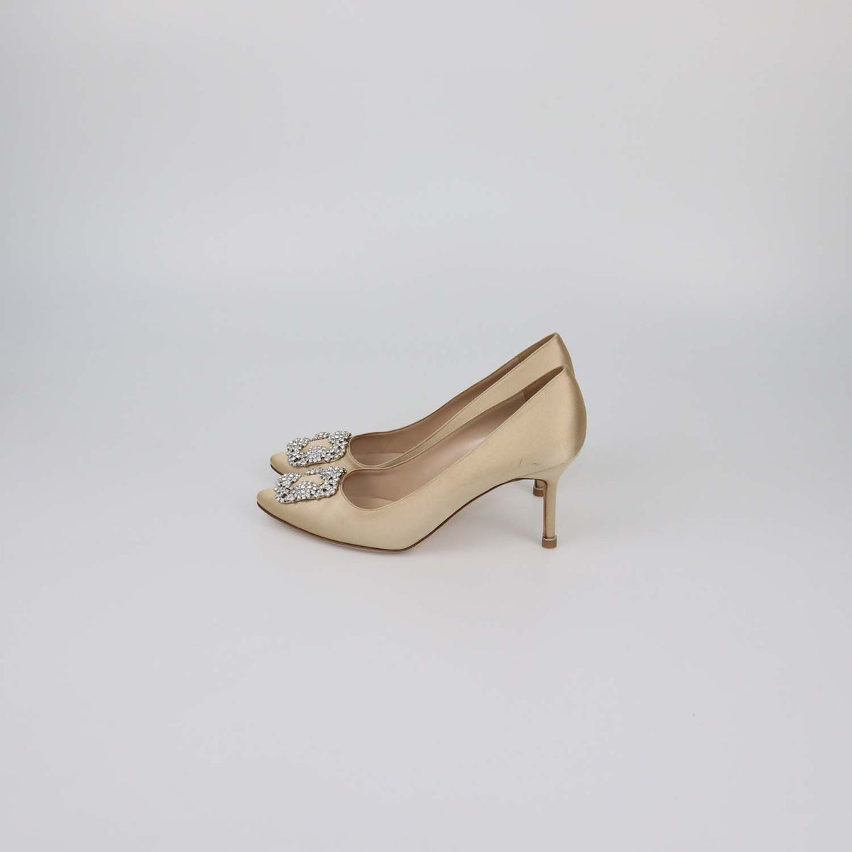 Manolo Blahnik Beige Satin Hangisi Pumps