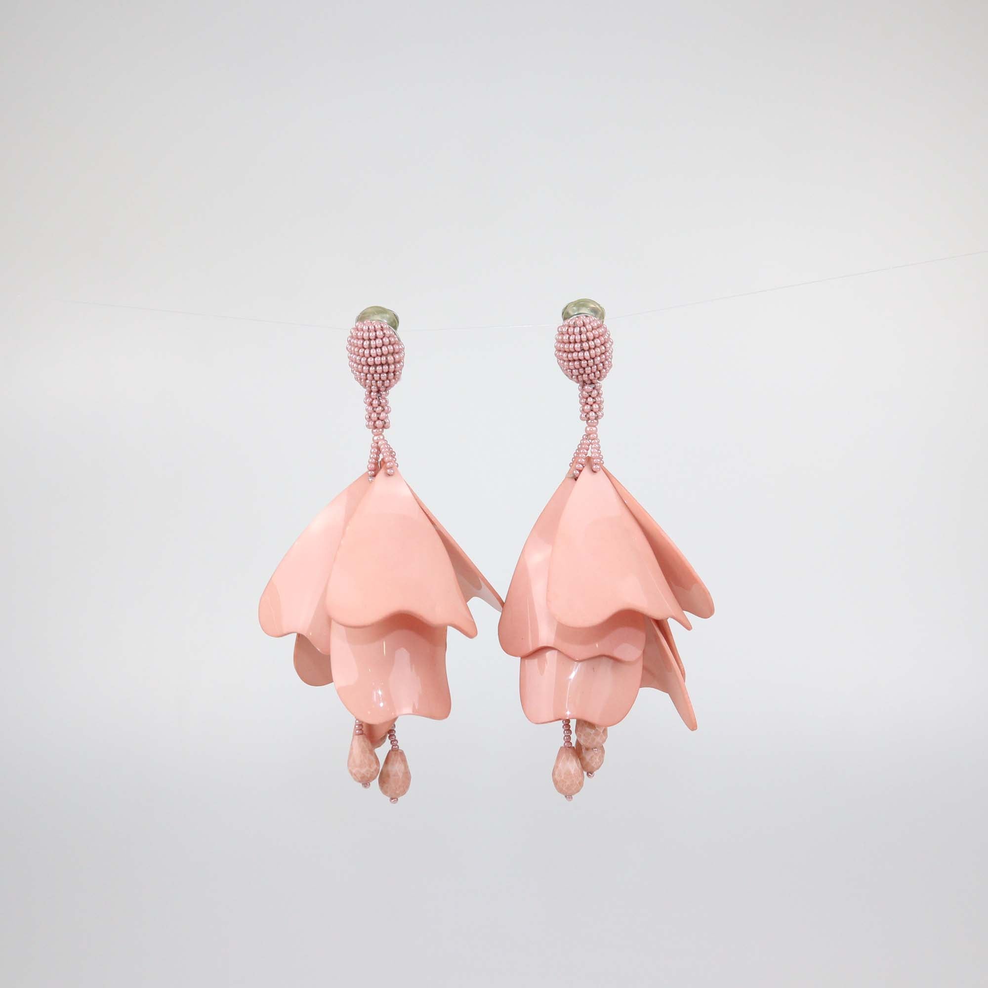 Oscar de la Renta Apricot Acrylic Flower impatiens Drop Clip-On Earrings