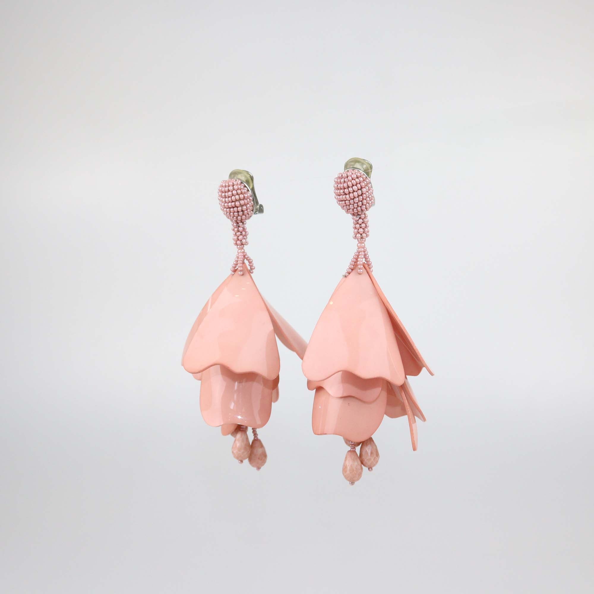 Oscar de la Renta Apricot Acrylic Flower impatiens Drop Clip-On Earrings