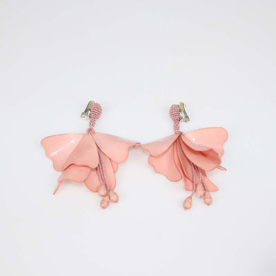 Oscar de la Renta Apricot Acrylic Flower impatiens Drop Clip-On Earrings