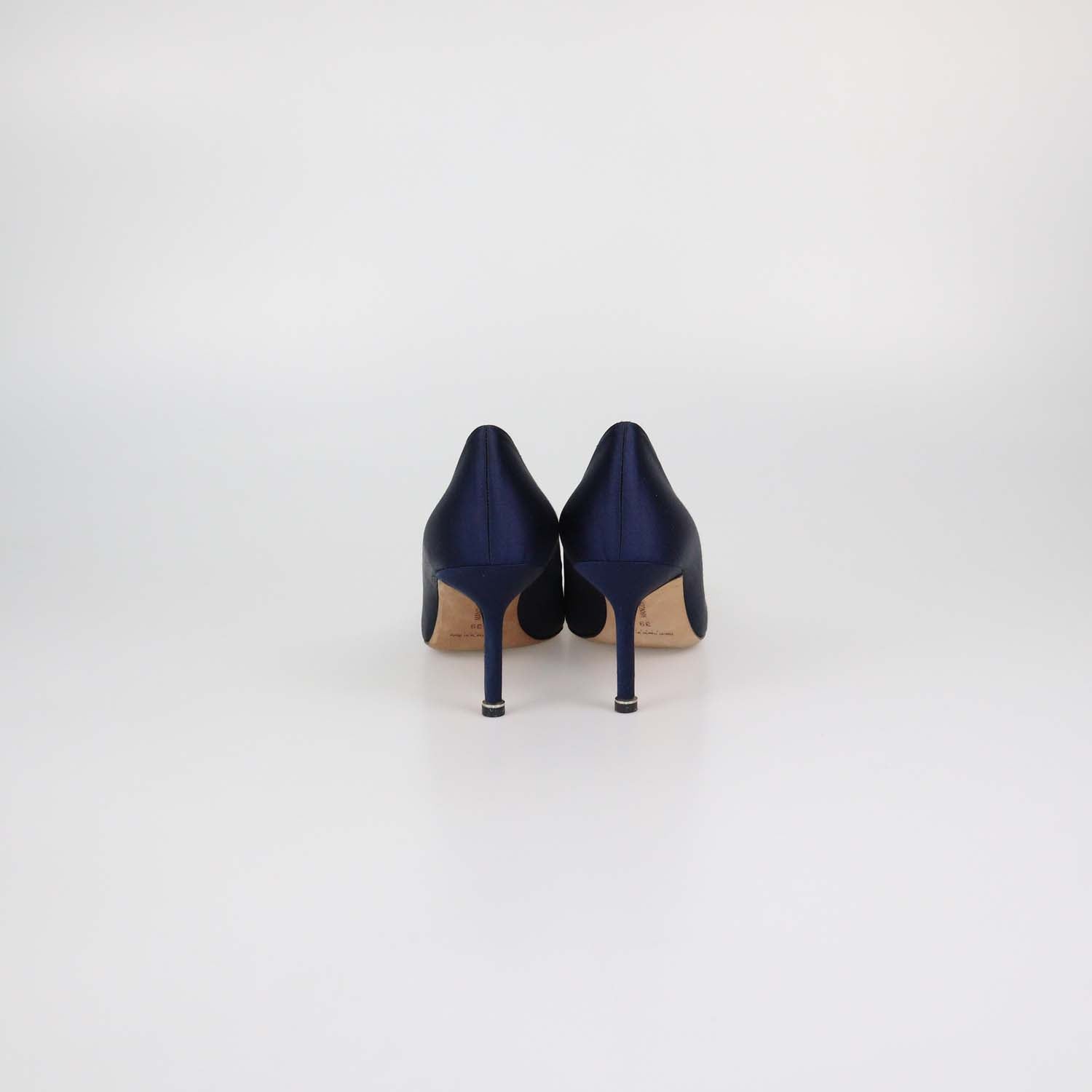 Manolo Blahnik Navy Blue Satin Hangisi Pumps