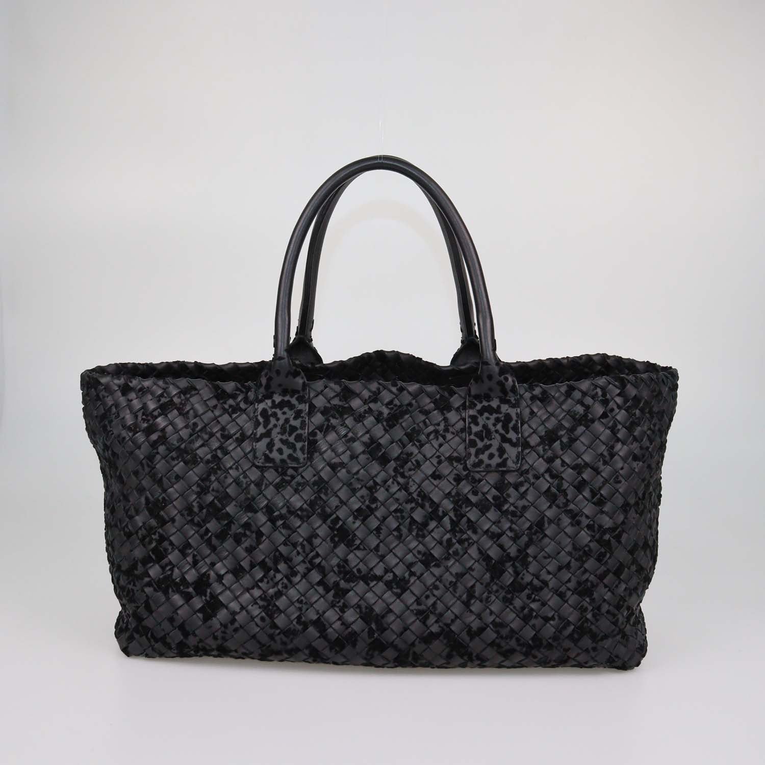 Bottega Veneta Black Intrecciato Leather Medium Limited Edition 312/500 Cabat Tote