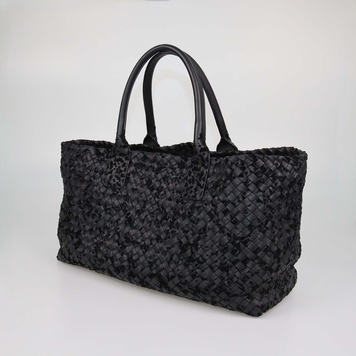 Bottega Veneta Black Intrecciato Leather Medium Limited Edition 312/500 Cabat Tote